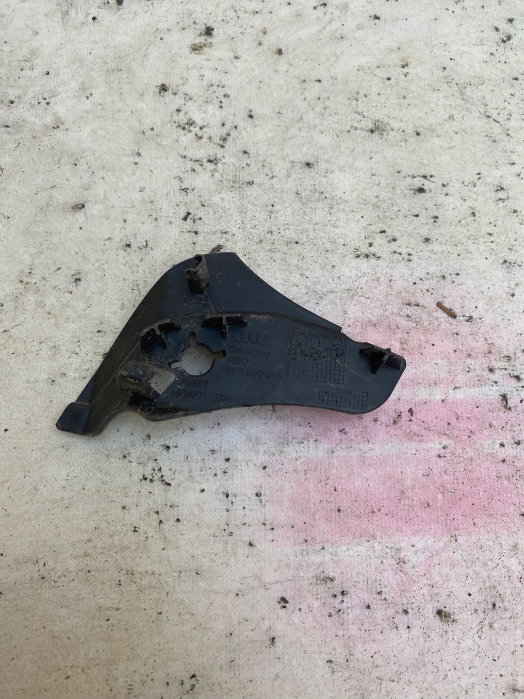 AUDI A3 SLINE S3 Supporto staffa Paraurti Destra 8V3807410