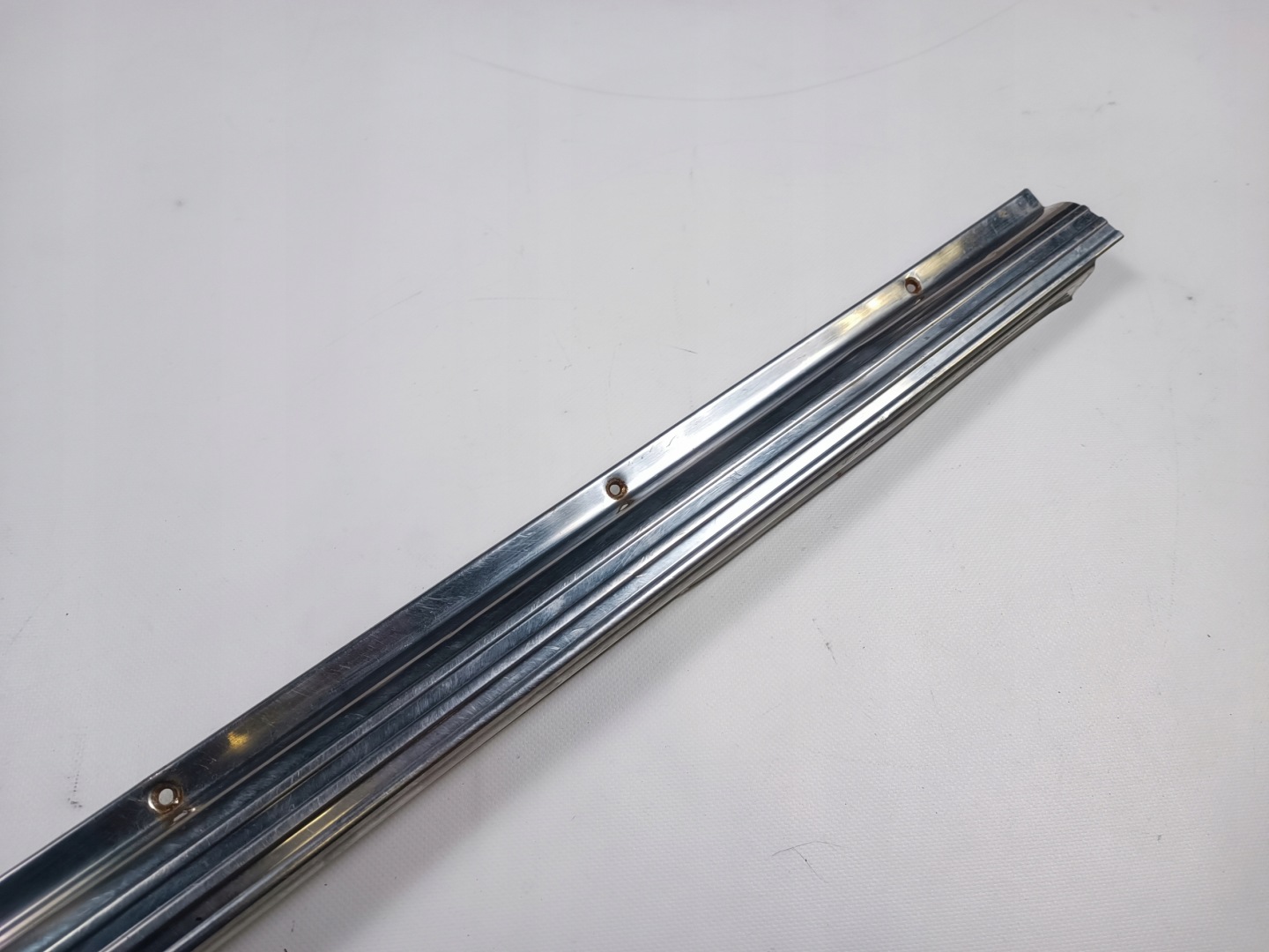 moulding threshold left Mercedes SL R107 C107