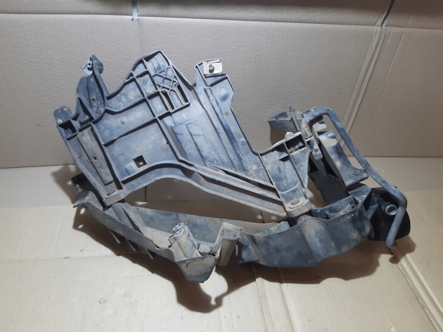 AUDI A4 B8 support holder lights left front 8K0805607C