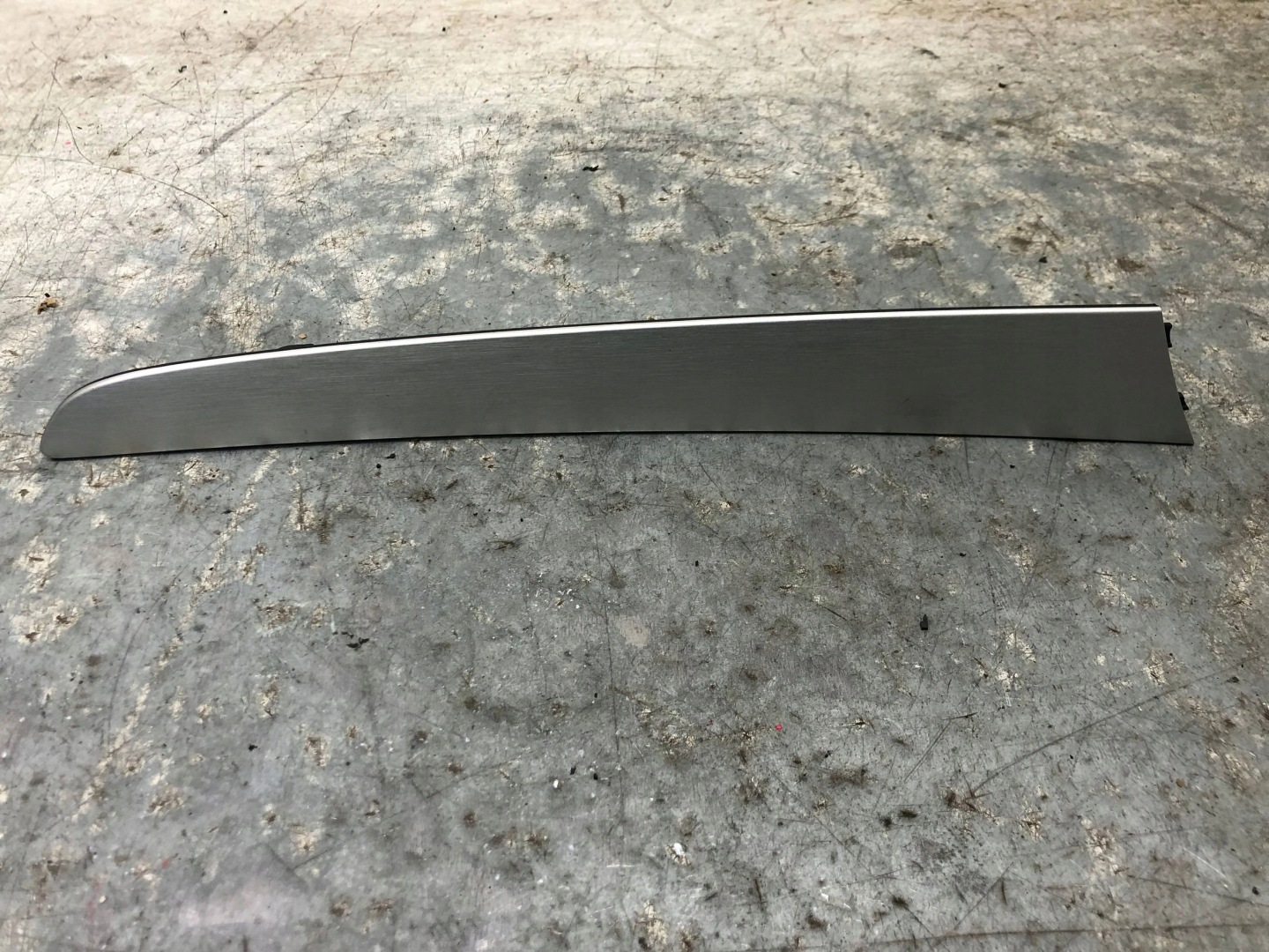 moulding DEKOR door left front AUDI Q5 8R S-LINE 8R0867409