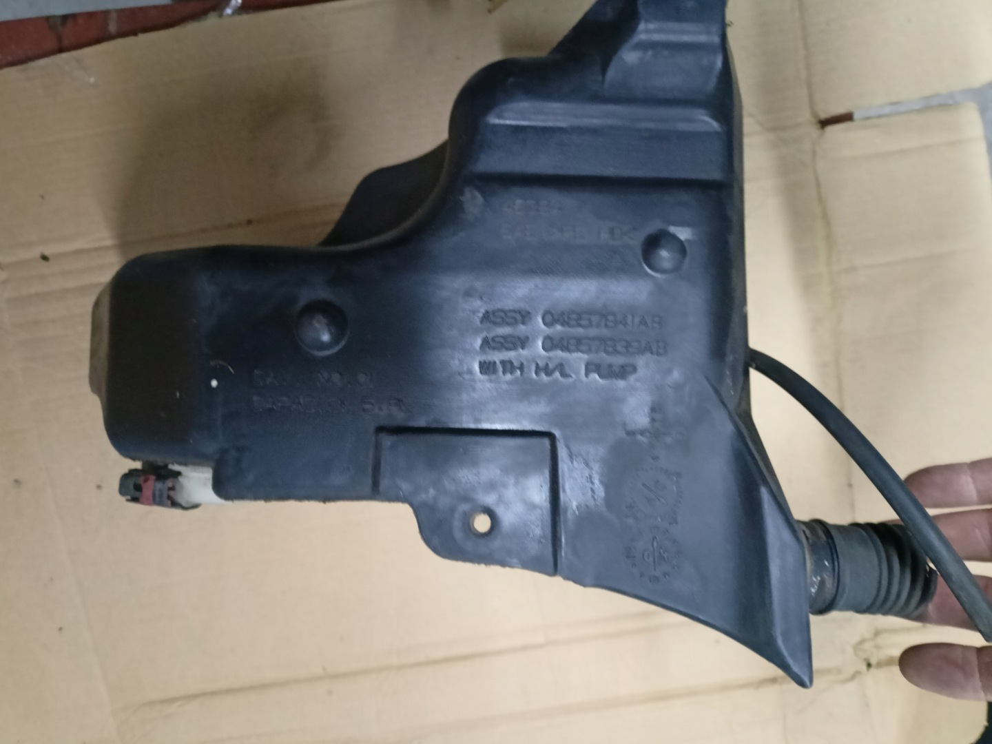 CHRYSLER VOYAGER IV washer fluid tank 04857841AB