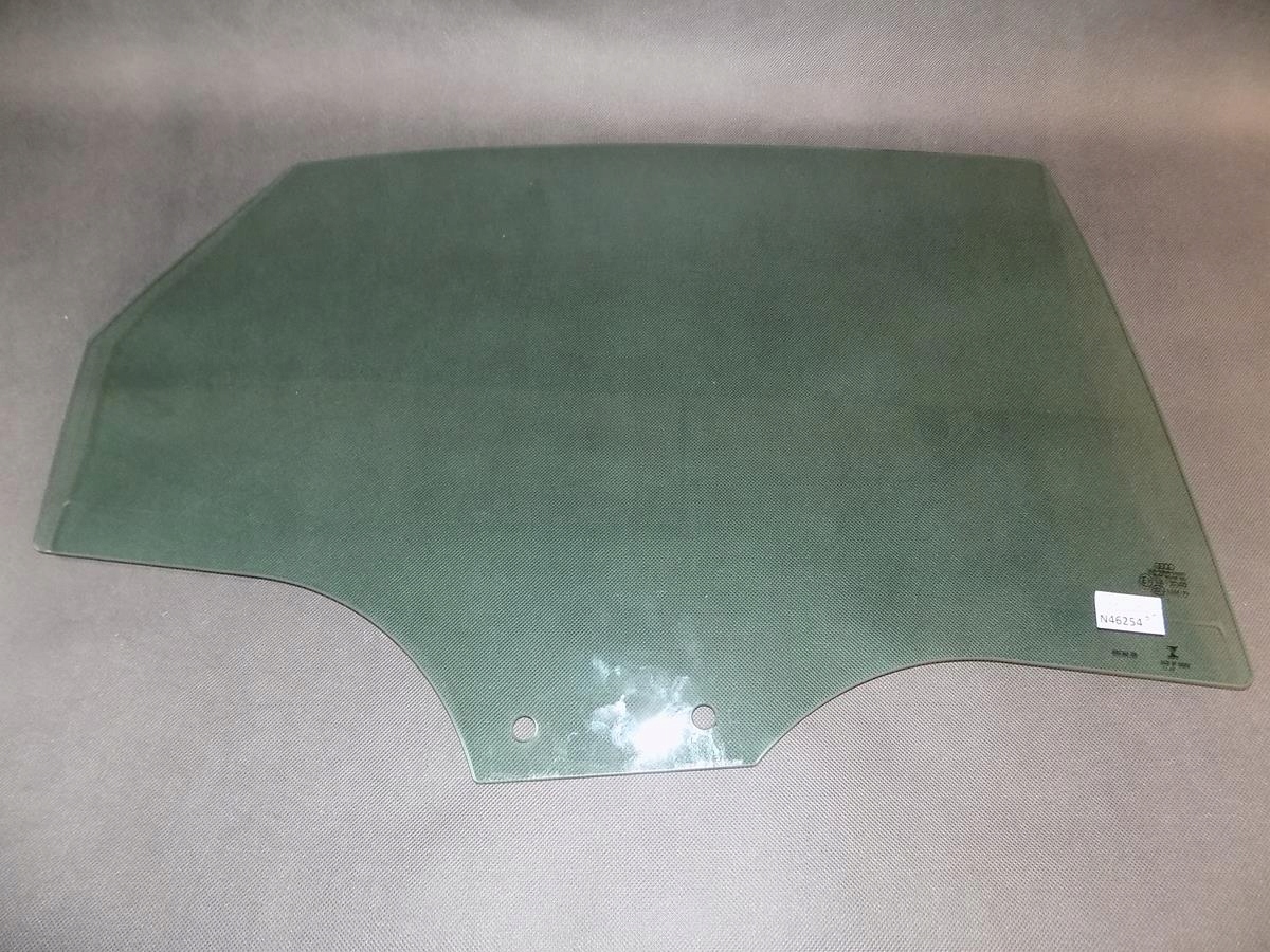 AUDI S4 A4 B9 window right rear part 2015 8W5845206