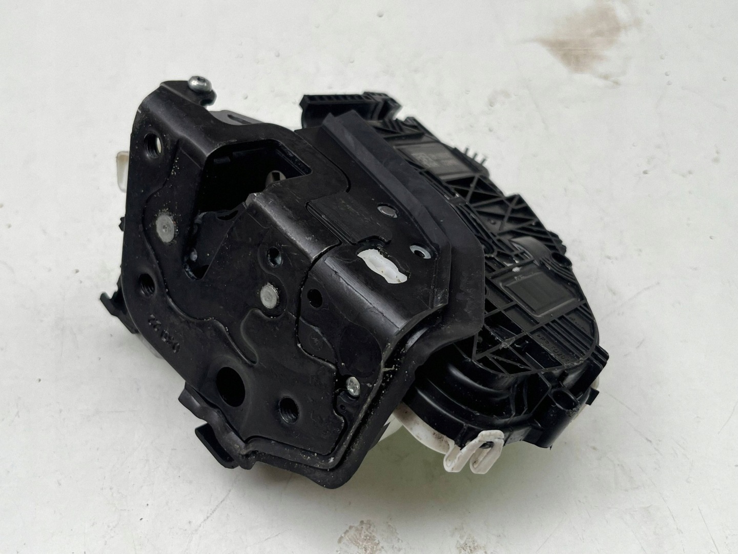 AUDI A4 B9 lock door right front 8X1837016D @M