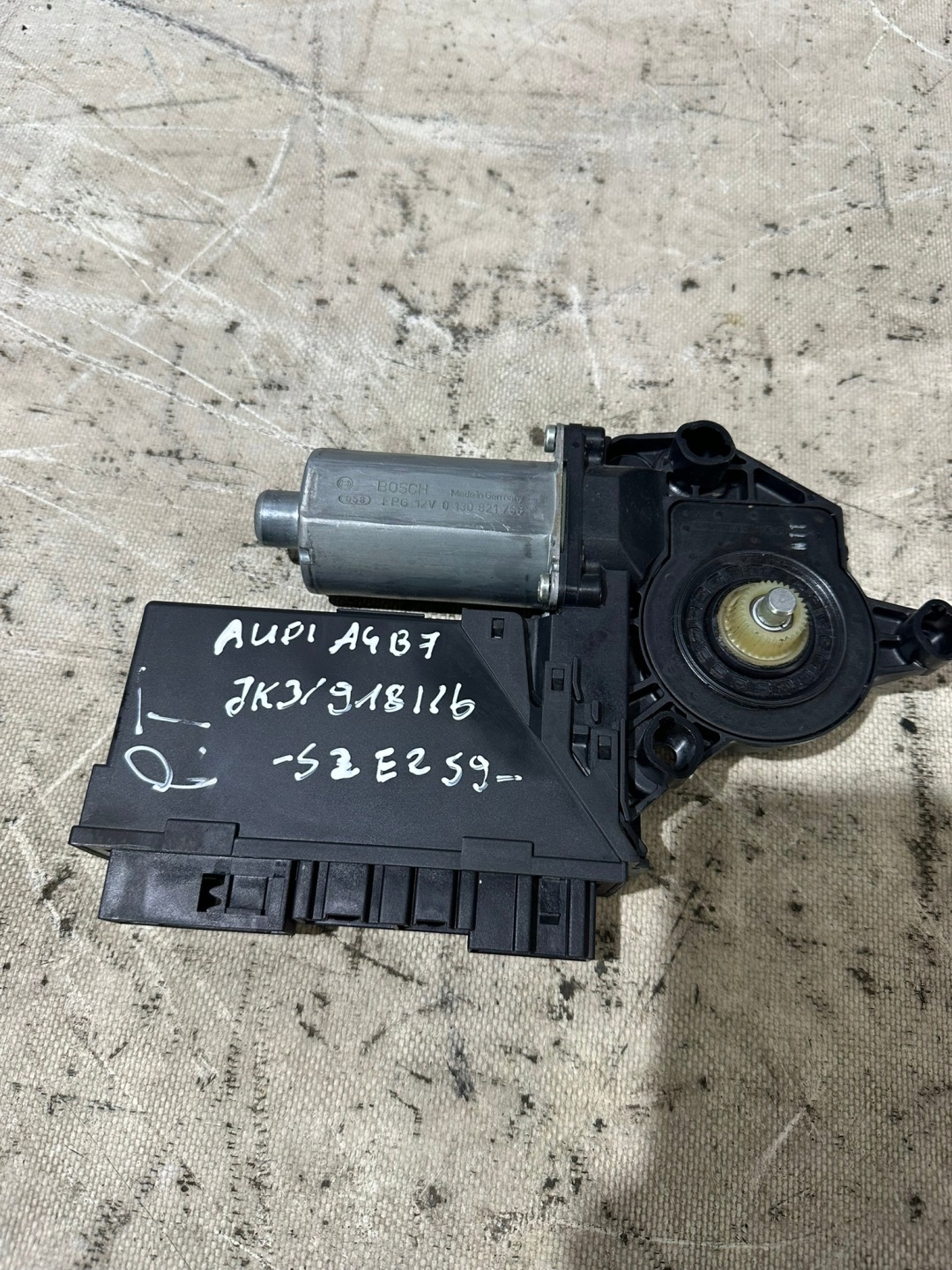 mini motor windows right rear part AUDI A4 B7 0130821766