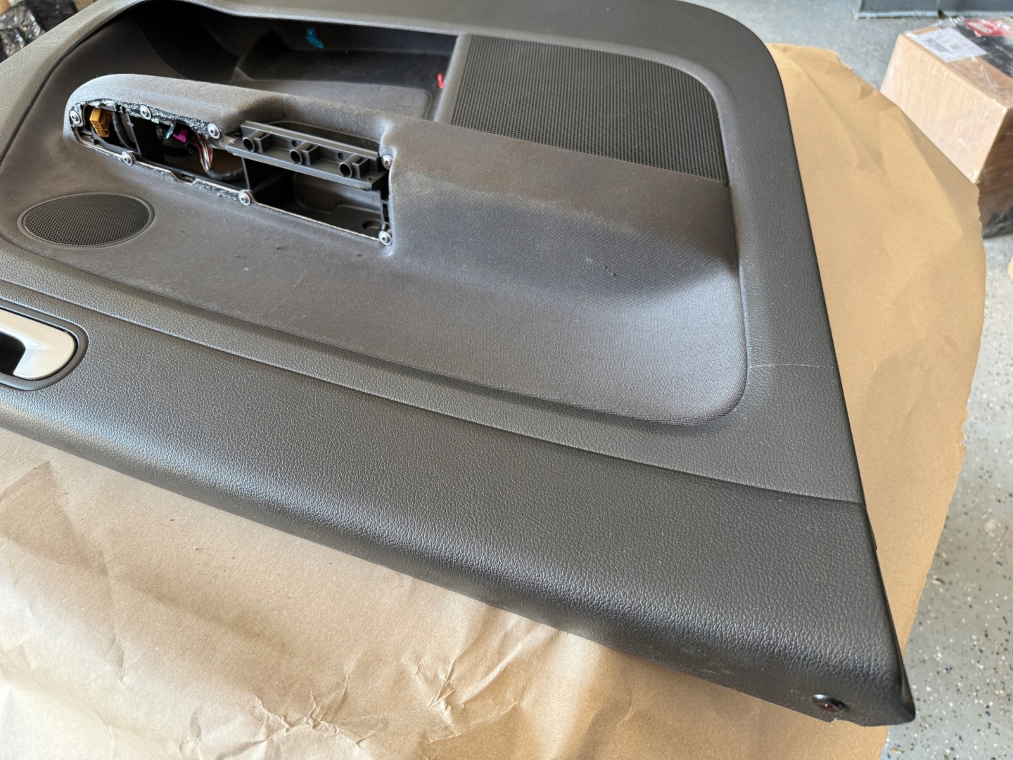 VW GOLF V plus side door left front 5M1868109