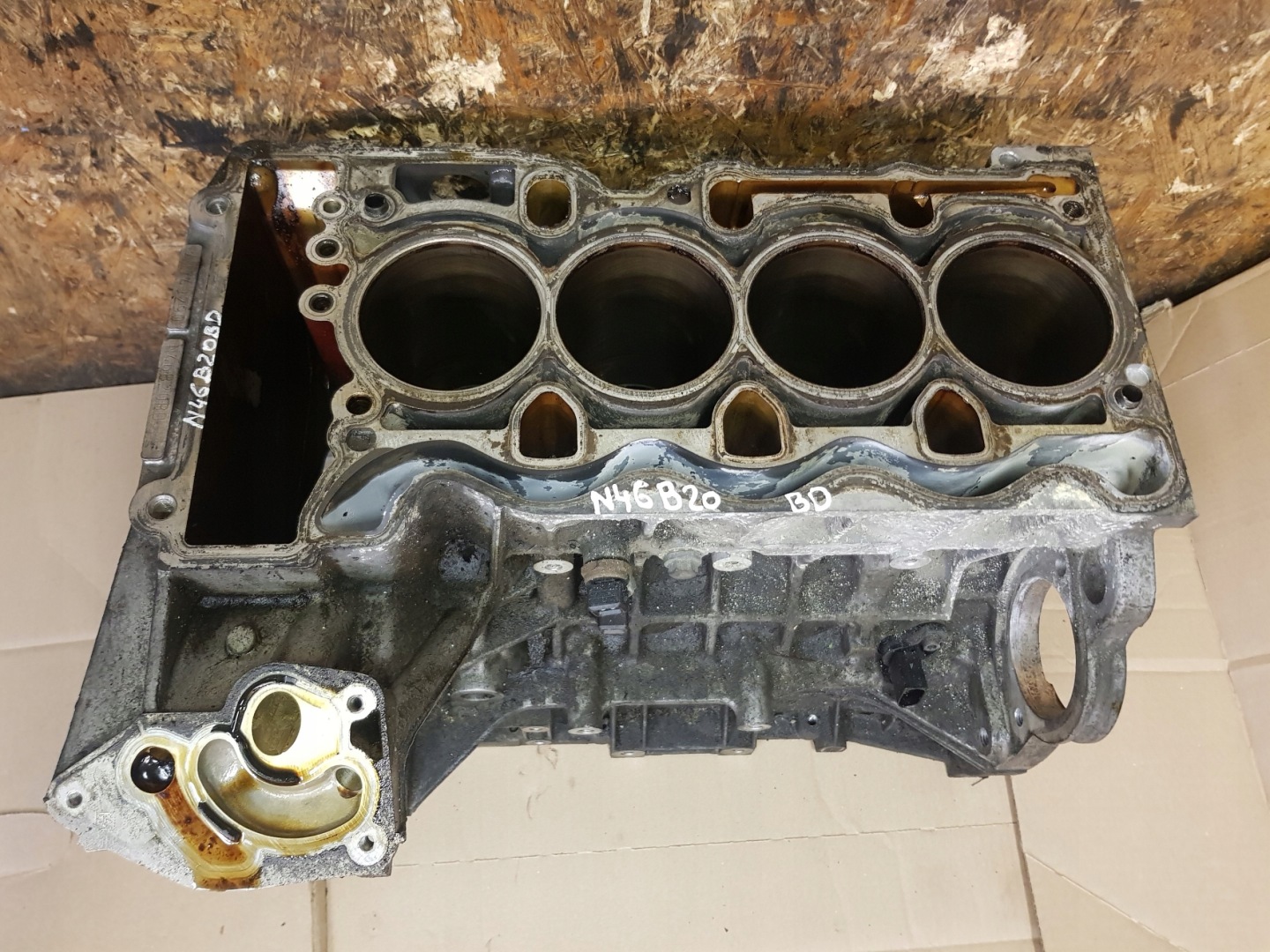 BMW E46 E90 2.0 N46B20BD BLOK Motore