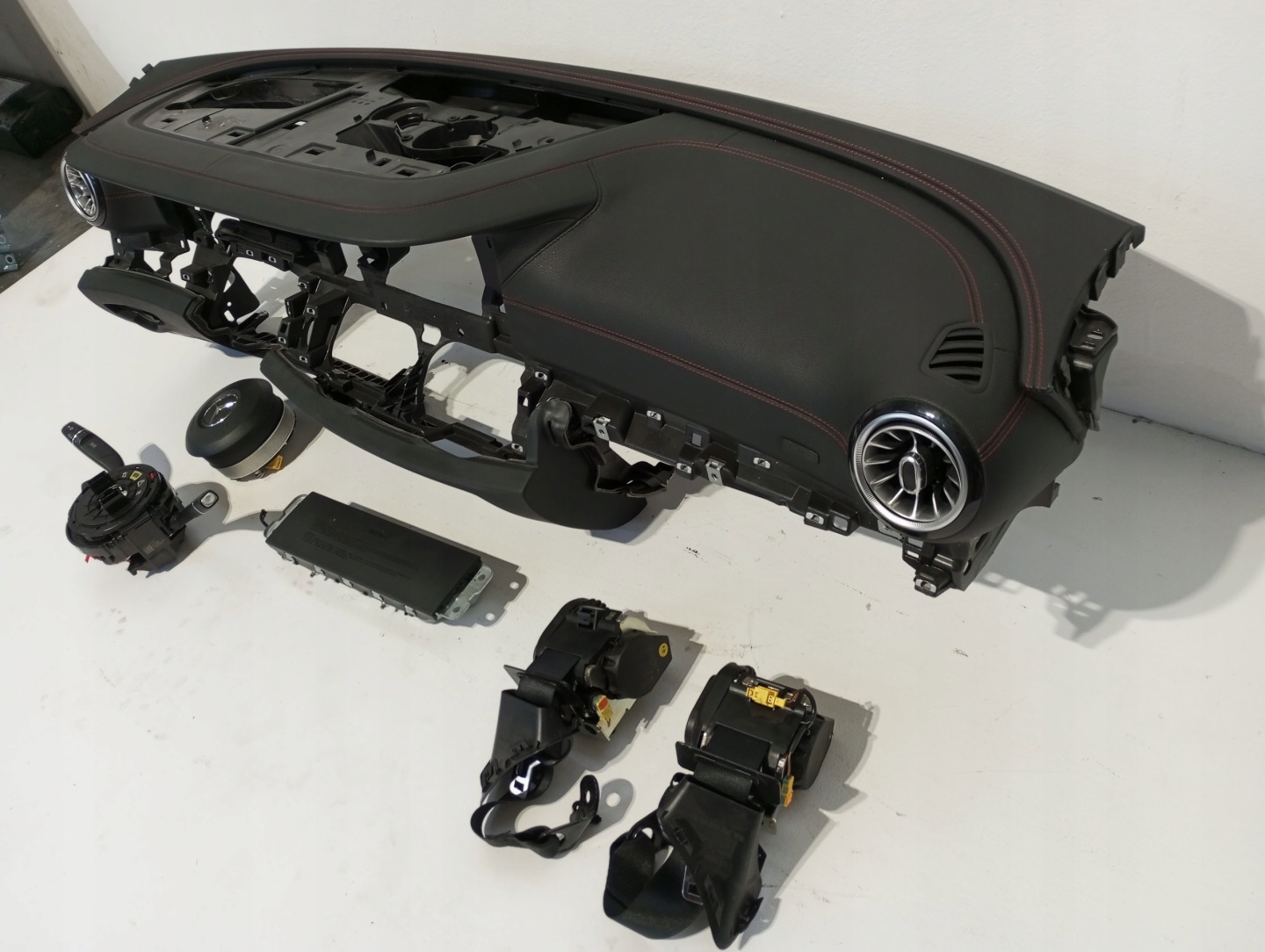 dashboard MERCEDES CLS A257 AMG HEAD UP red NIC