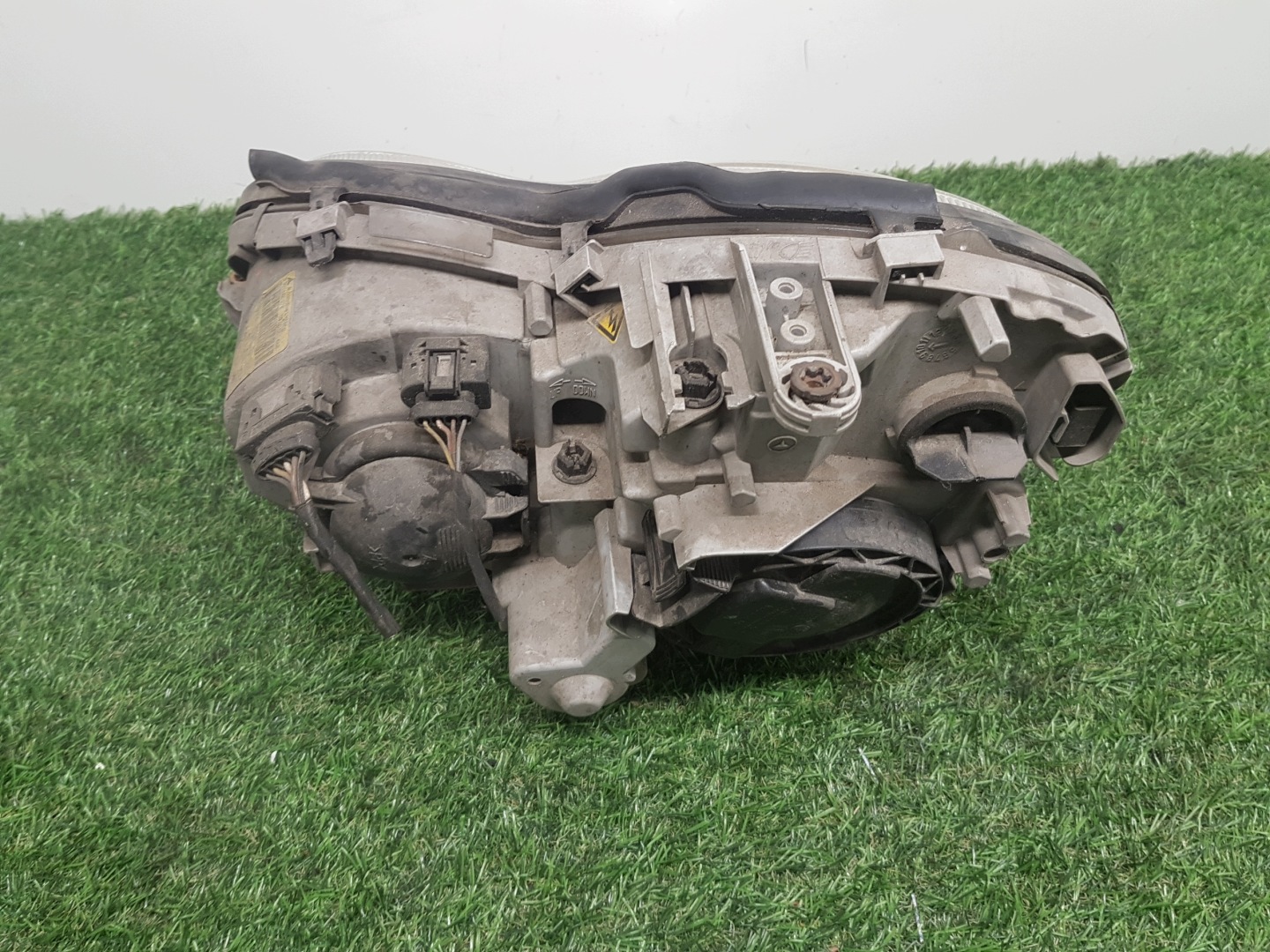 light right front MERCEDES-BENZ C-class W203 XENON A2038201859