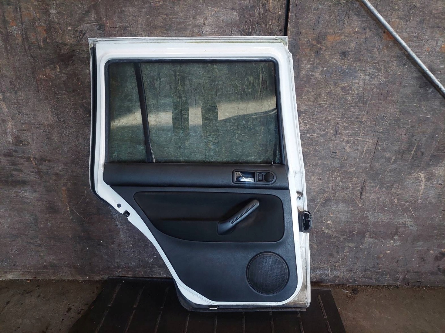 door complete left rear part VOLKSWAGEN GOLF IV LB9A