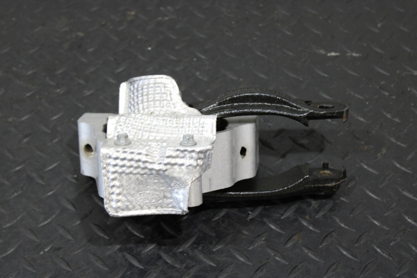 holder engine mount LAND ROVER EVOQUE II 2 L551 L8D2-6P082-BD