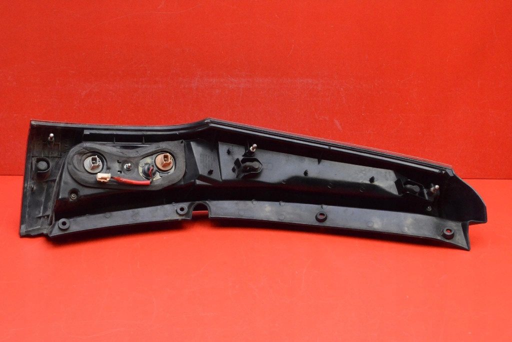 light right rear part rear 220-87642 MITSUBISHI GRANDIS 03-11