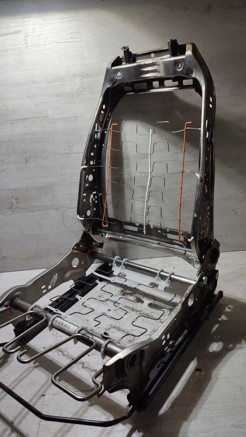 Citroen C4 Cactus 2016 front side right seat support