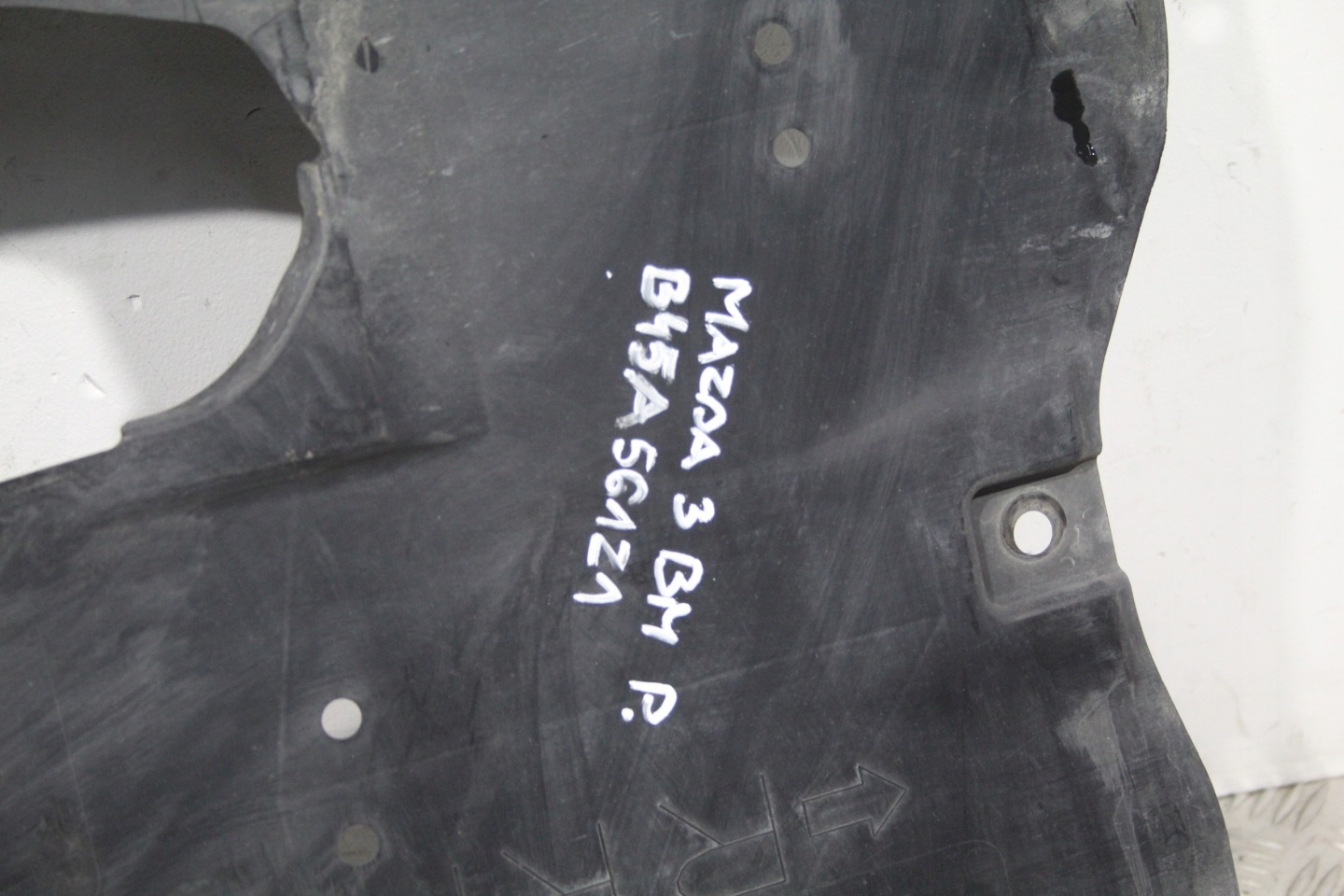 cover chassis right rear part MAZDA III 3 BM B45A56121