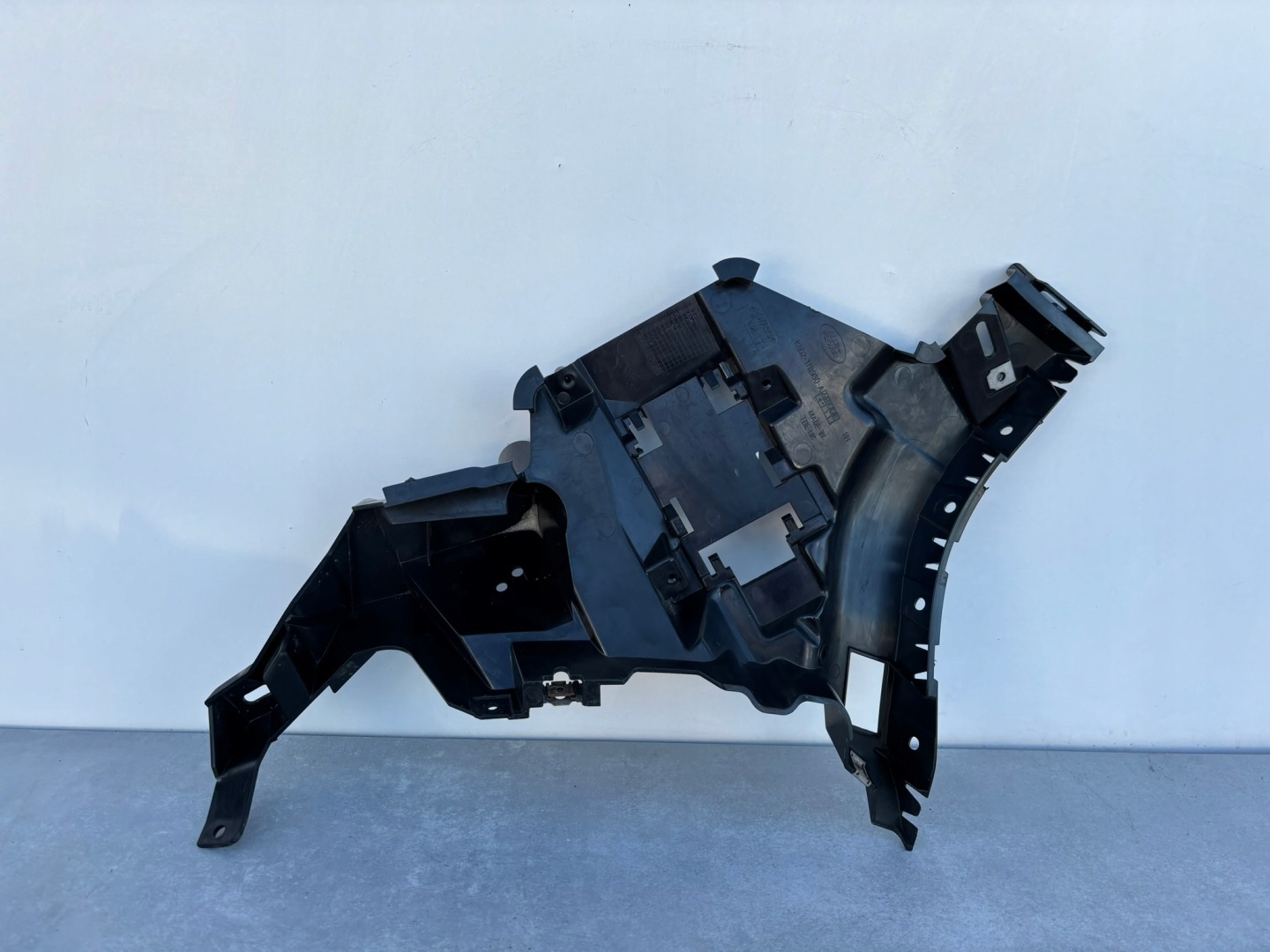 RANGE ROVER EVOQUE L551 bumper bracket right rear part holder K79/008