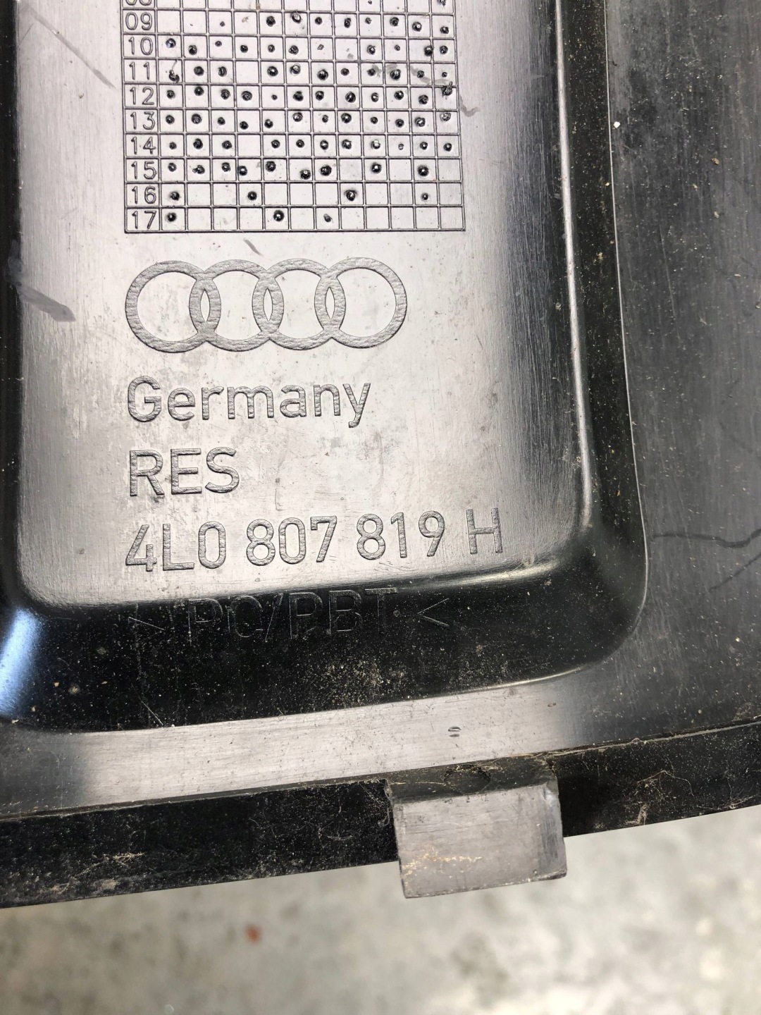 lišta diffúzor Nárazníka zadok AUDI Q7 4L 4L0807819H