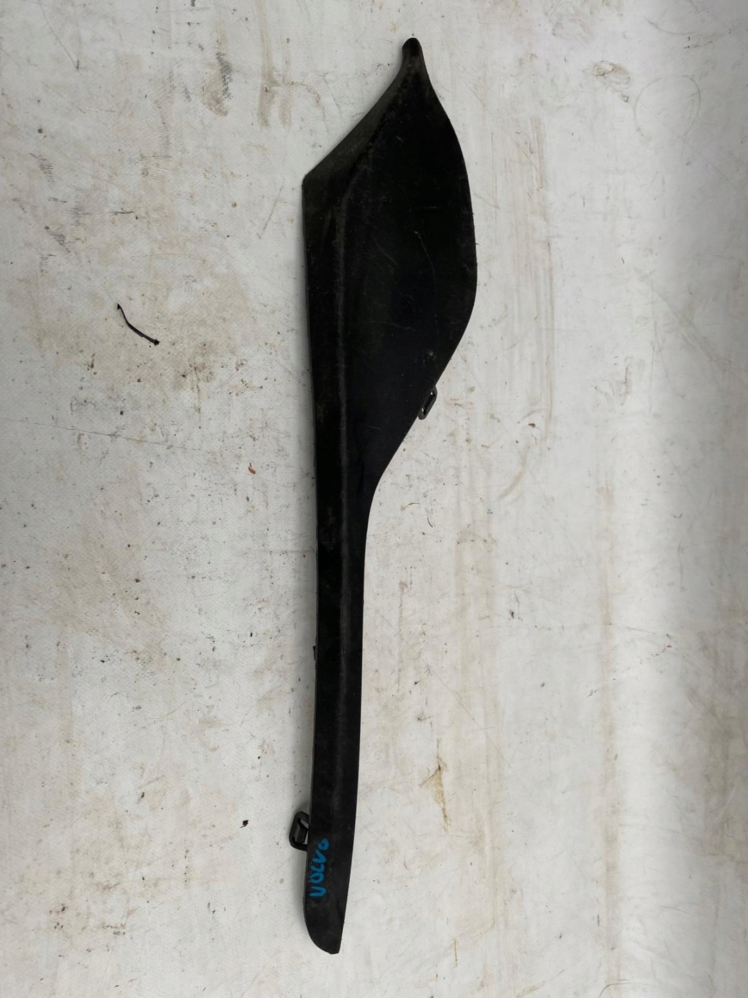 VOLVO S60 R-design 10-13 grid grille moulding of a bumper left front