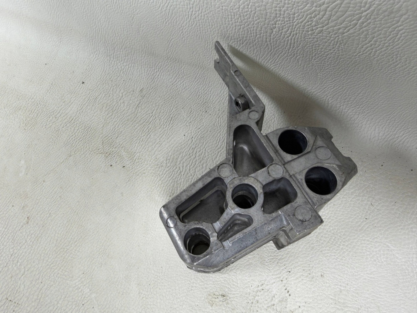BMW X1 U11 X2 U10 Support plaque Radiateur 8737337