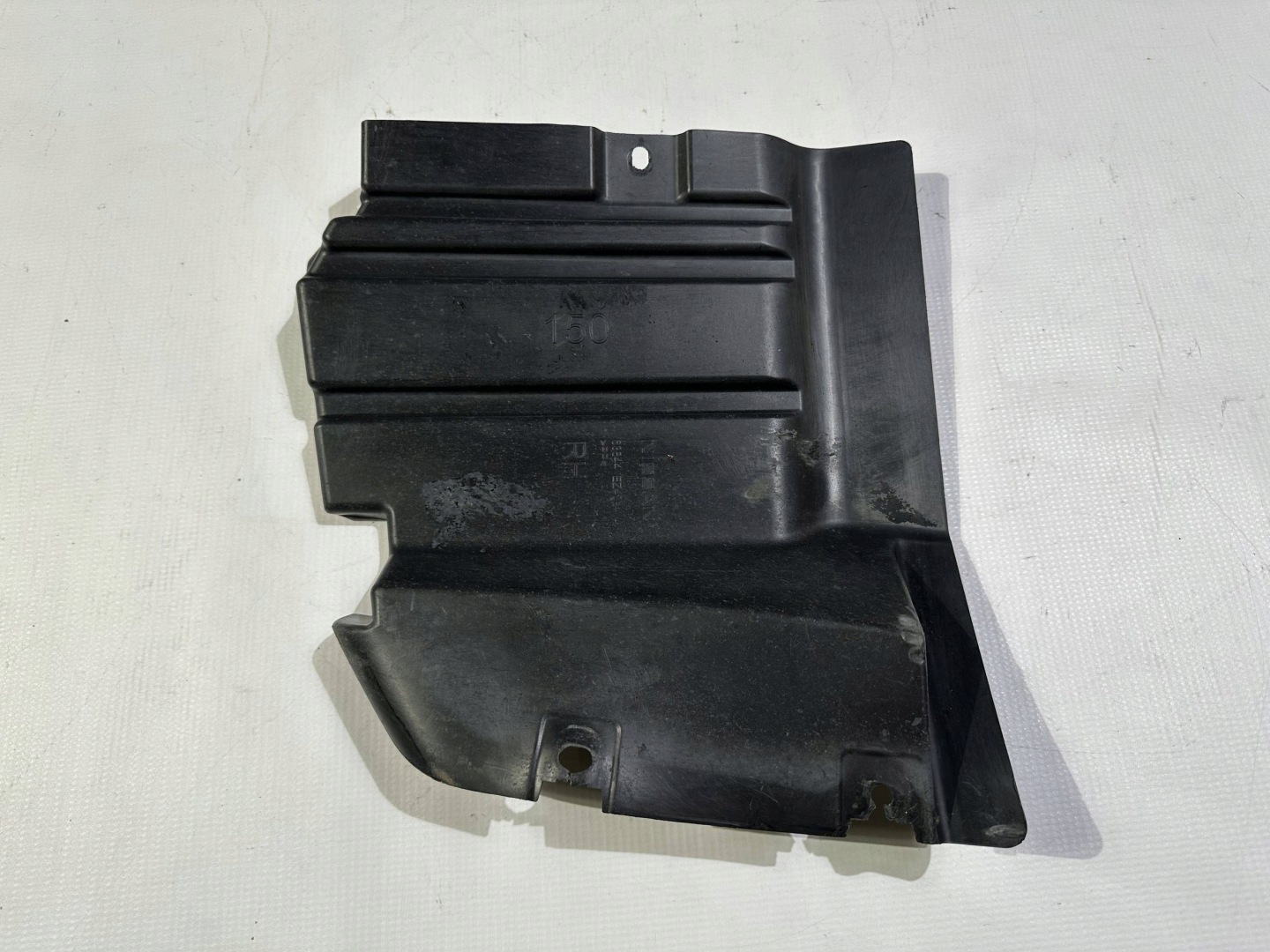 Element nadkola of a fender front front right lower Nissan Titan 2016+