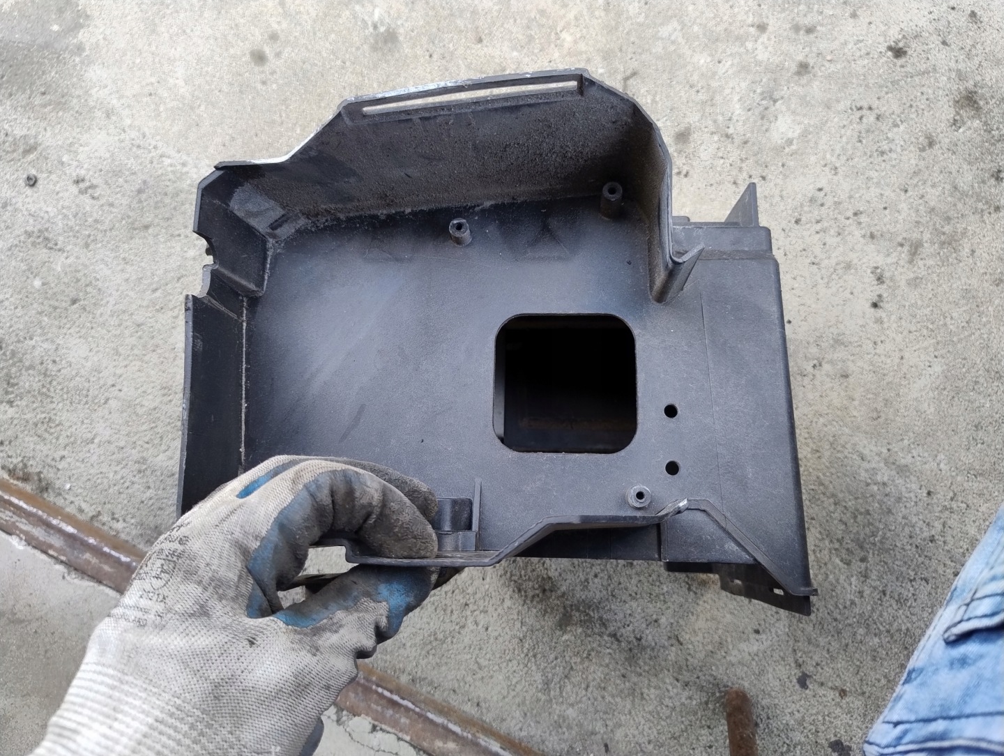 obal akumulátoru Ford C-Max 3M51-10723-A