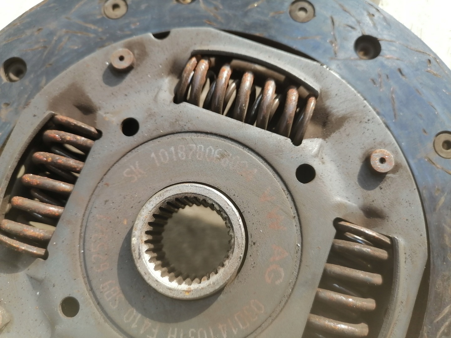 EMBRAYAGE + DE PRESSION VW AUDI SKODA 1.2 03D141025A