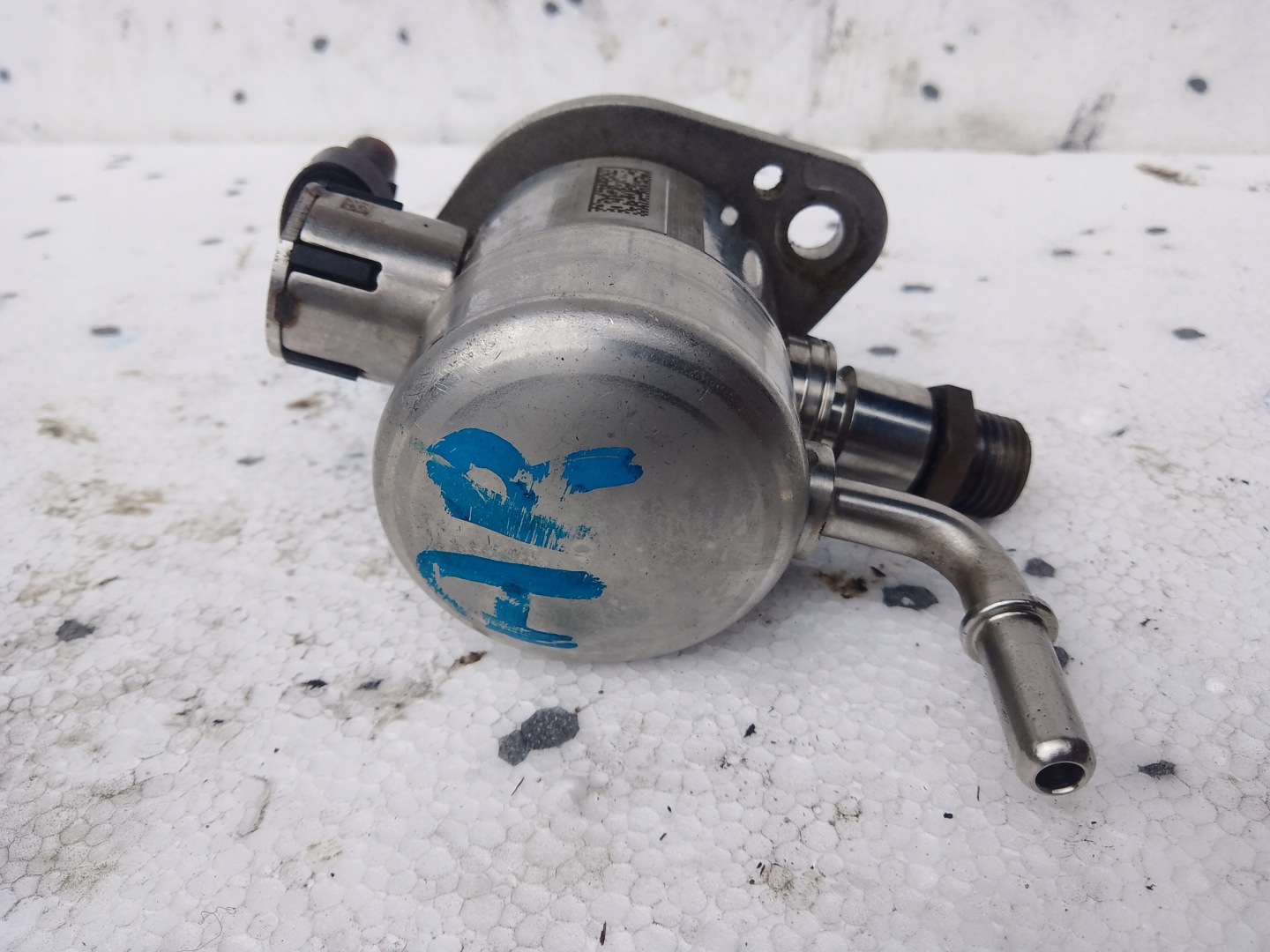 feed pump VW SKODA AUDI 06N127025E