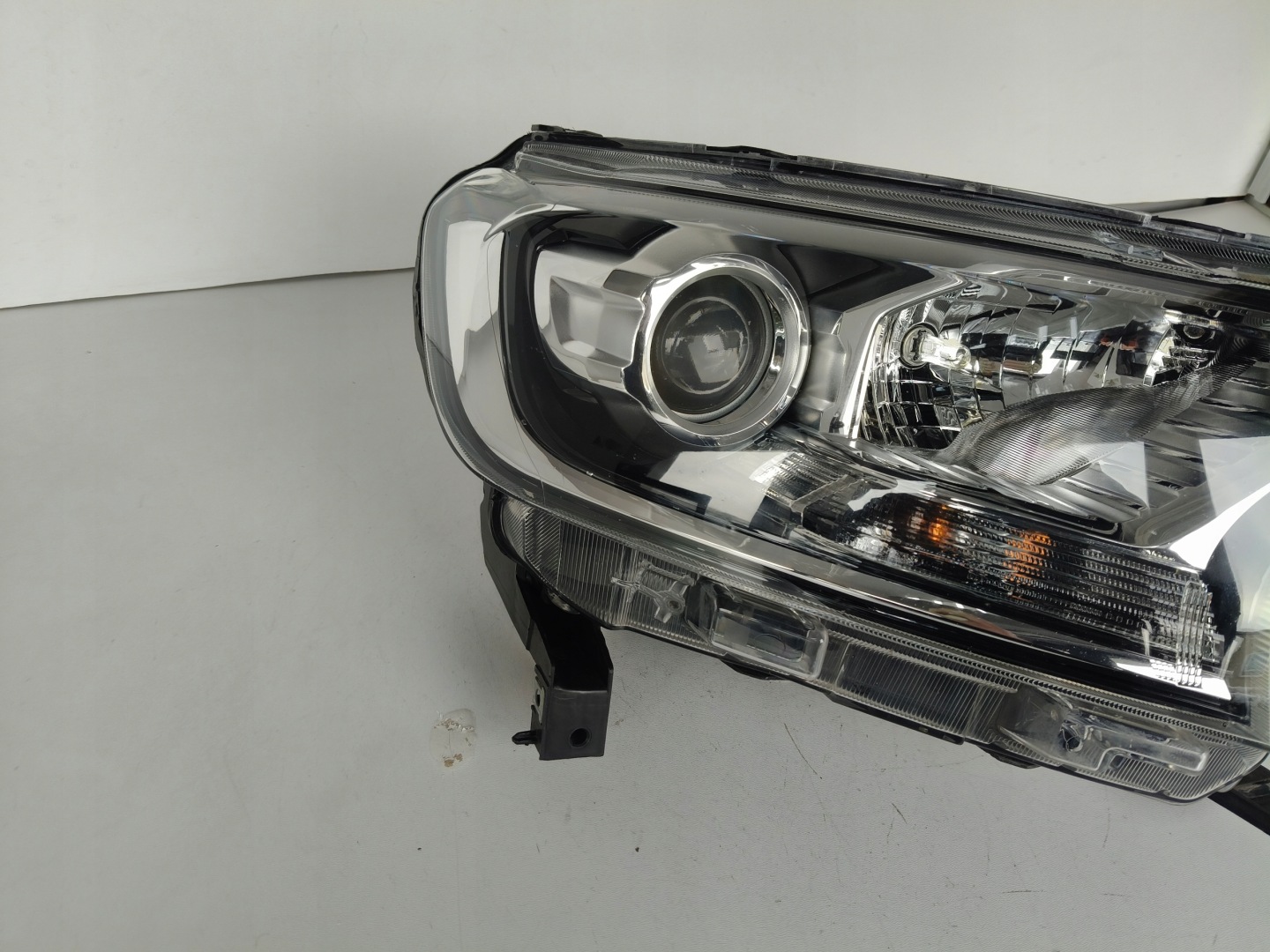 light right REFLEKTOR FORD RANGER 15- LIFT