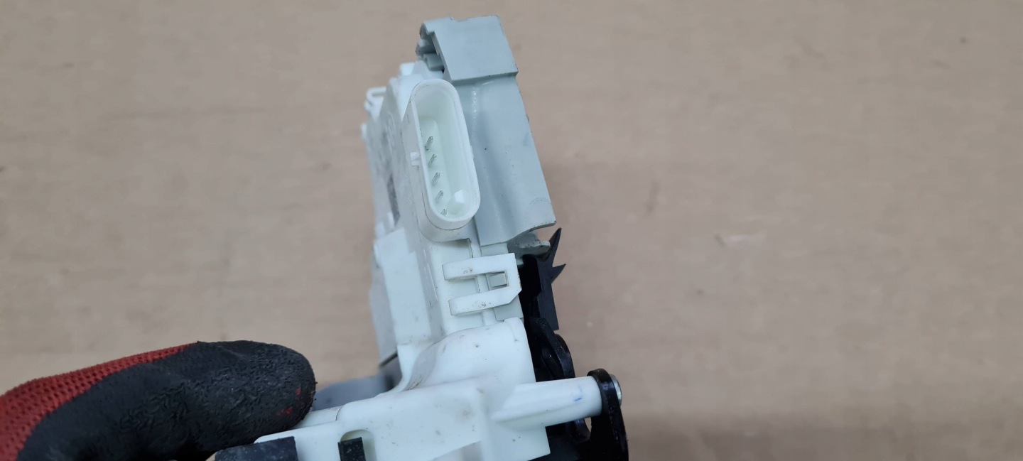 SQ5 80A Q5 lock door right front 8X1837016C 5PIN A4 B9 A5 A3 8V