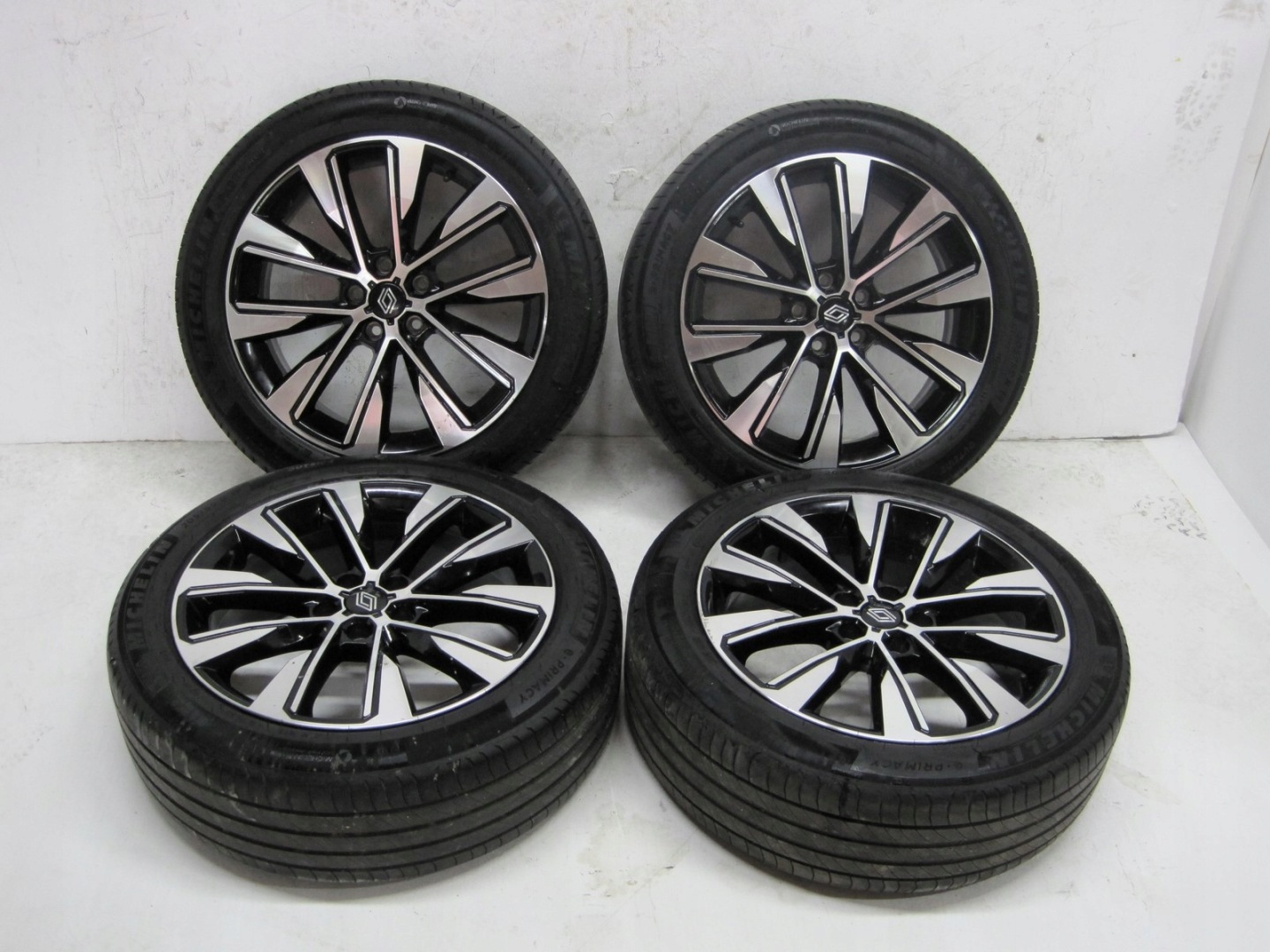wheels discs tyres RENAULT AUSTRAL R19