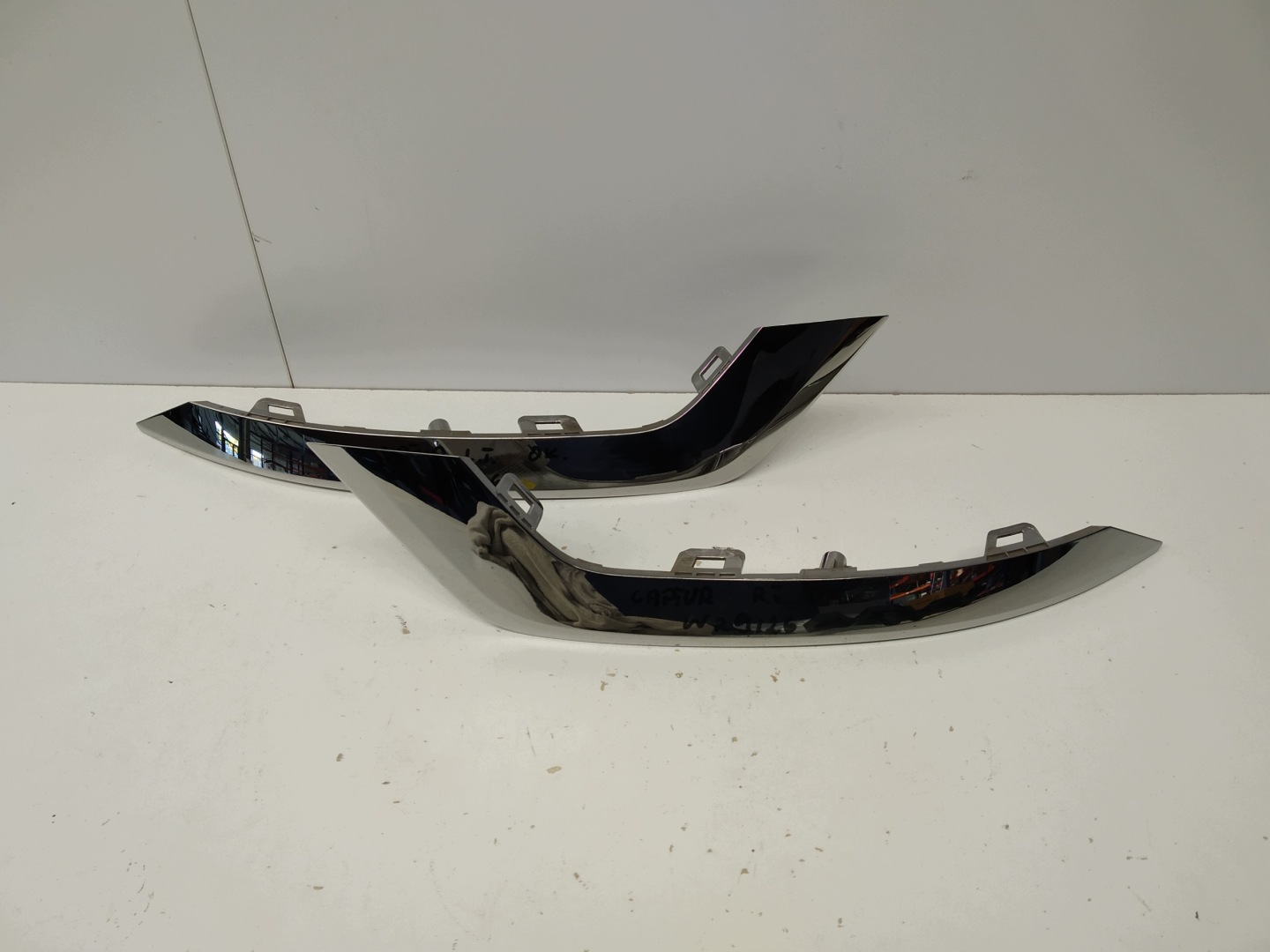 2019r + Renault Captur II moulding left right chrom w bumper rear part original
