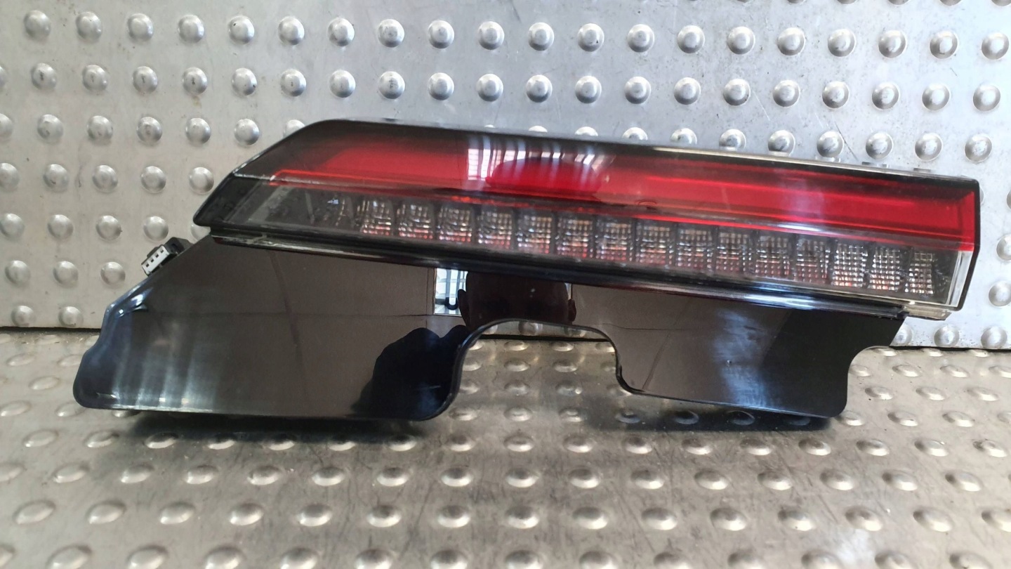 light rear part left VOLVO C40 to the bonnet 21- 32133822