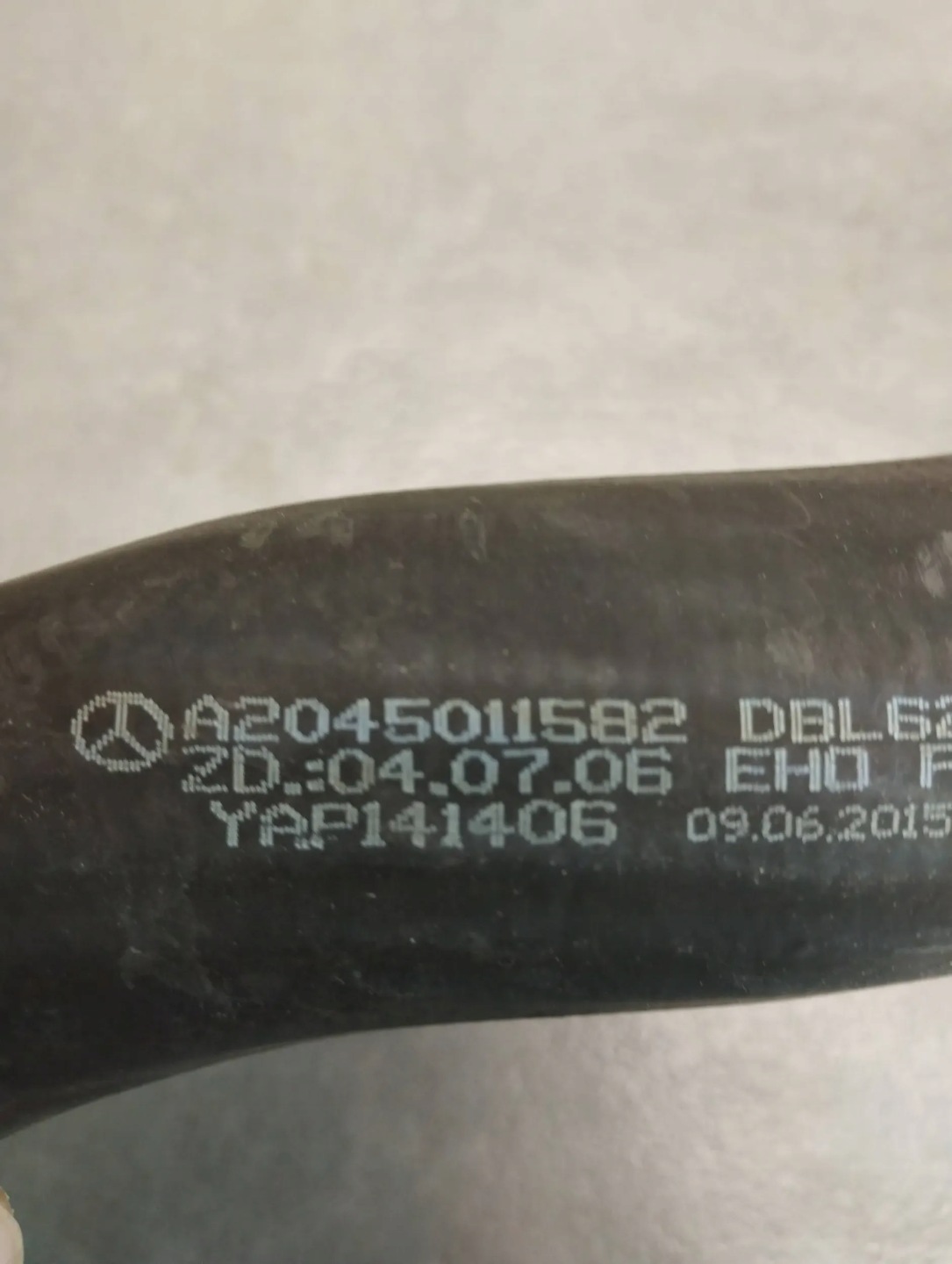 Mercedes-Benz CLS C218 hose pipe radiator A2045011582