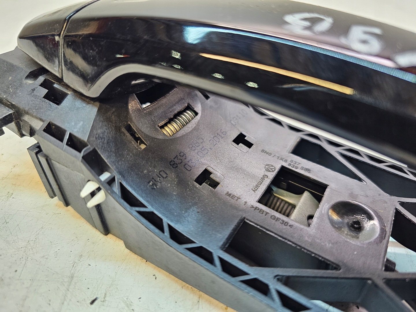 handle right rear part AUDI A3 8V Q3 F3 8V0839885 LY9B
