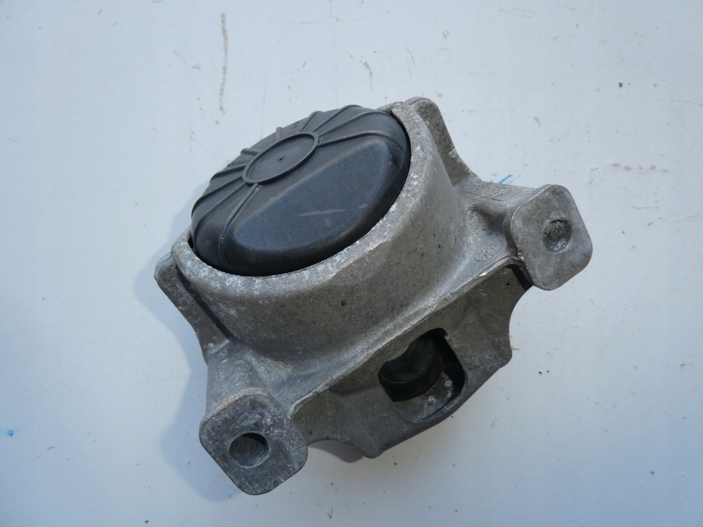 engine mount AUDI A4 B8 A5 Q5 8R0199381