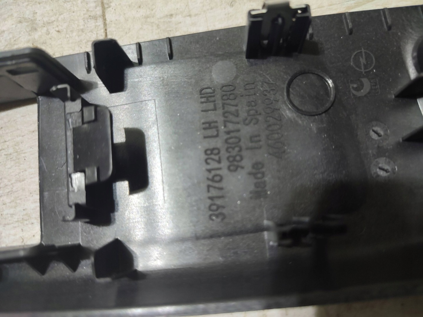 Opel Corsa F 2020 front side left frame controls windows