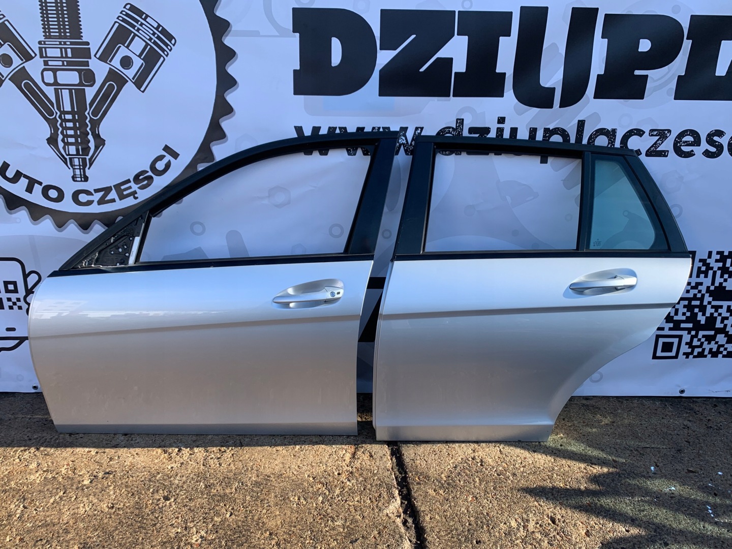 MERCEDES W204 LIFT C-KLASA door left front front 775 C775