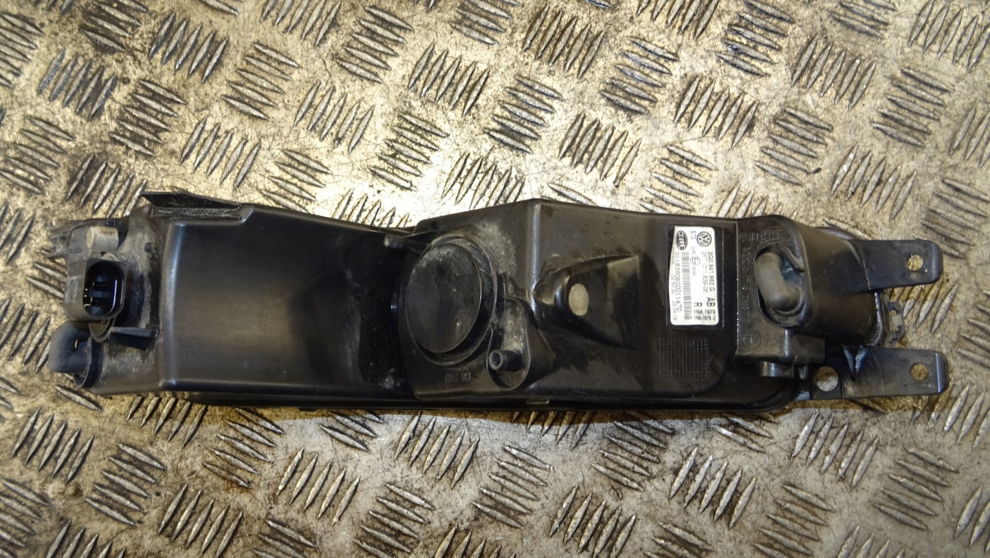VW Passat B8 light przeciwmgielne right NR 75