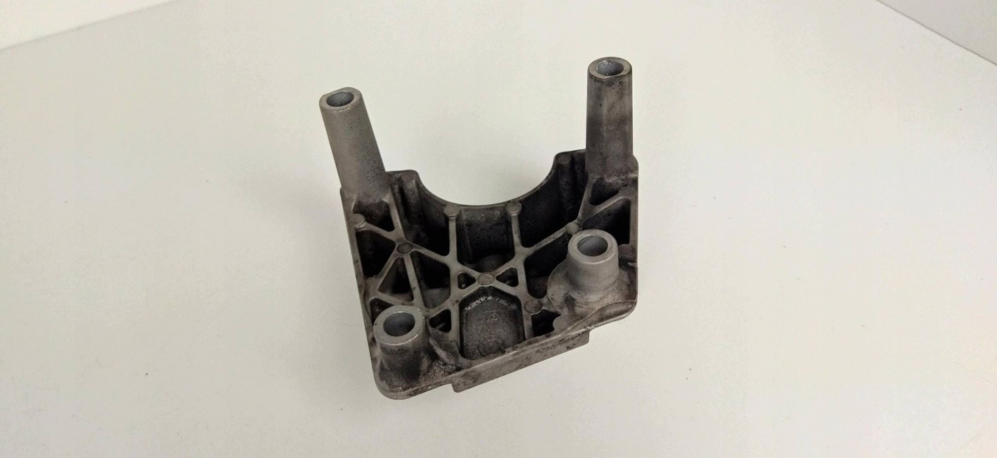 INSIGNIA B 2.0 CDTI biturbo 4X4 Support plaque Moteur Support 84324573