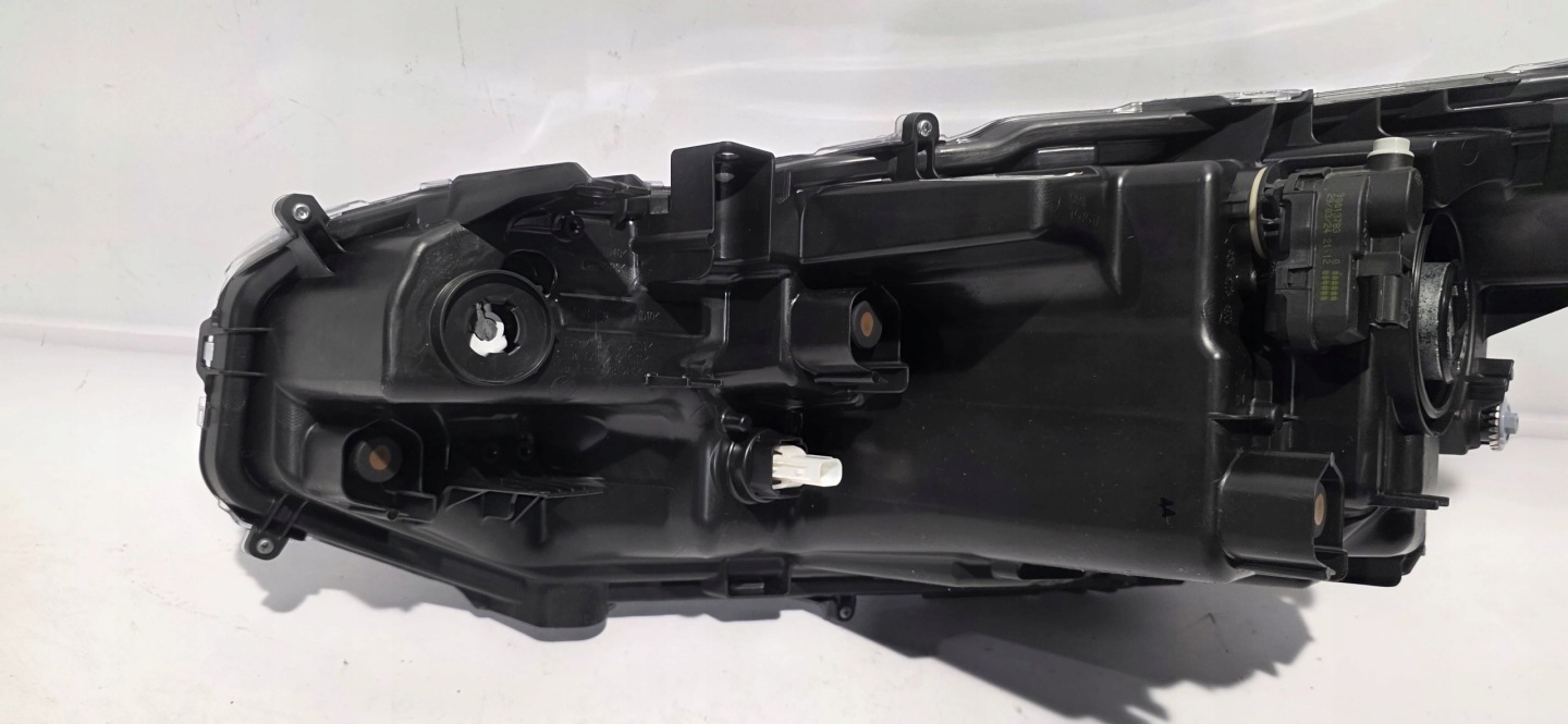 light right front lens LED TOYOTA YARIS CROSS 20- KOITO 0D-310