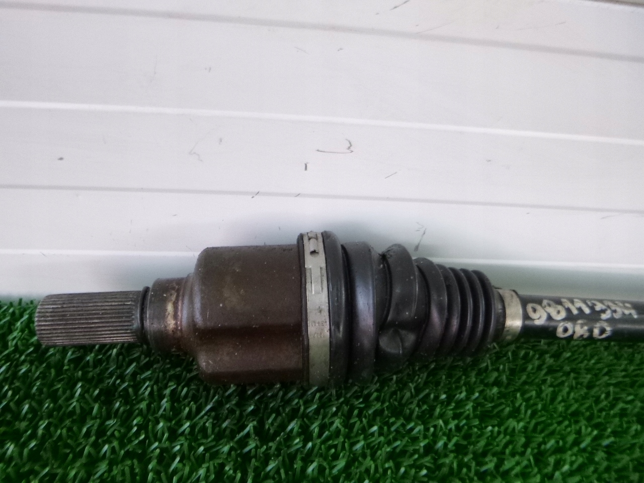 PEUGOT 3008 II 2016- 1.2 THP semi-axis left 9811934080