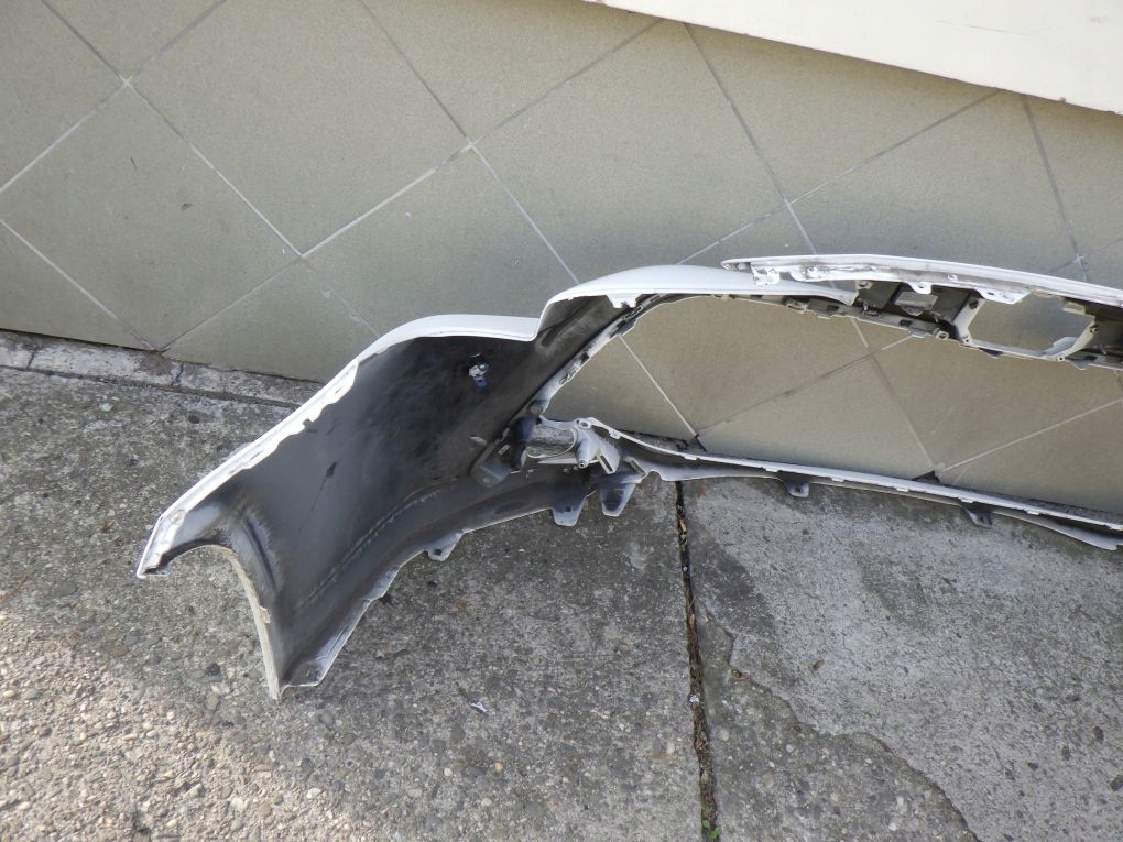 TOYOTA COROLLA E21 LIFT KOMBI HB 23- Frontstoßstange