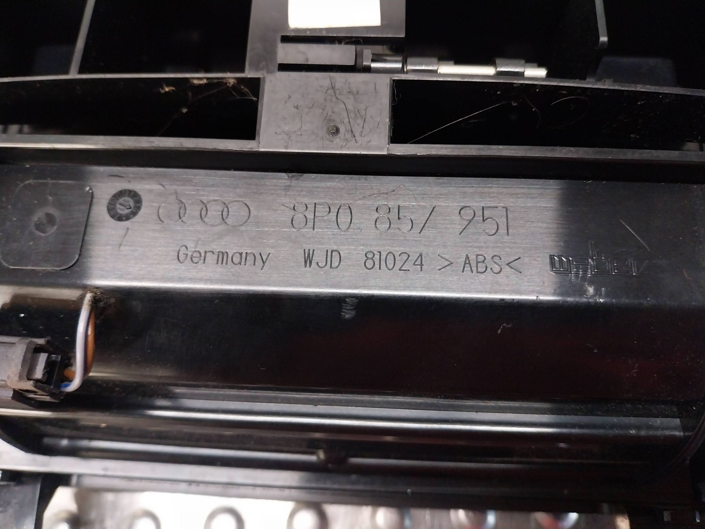 ashtray central TUNELU 8P0857951 AUDI A3 8P LIFT