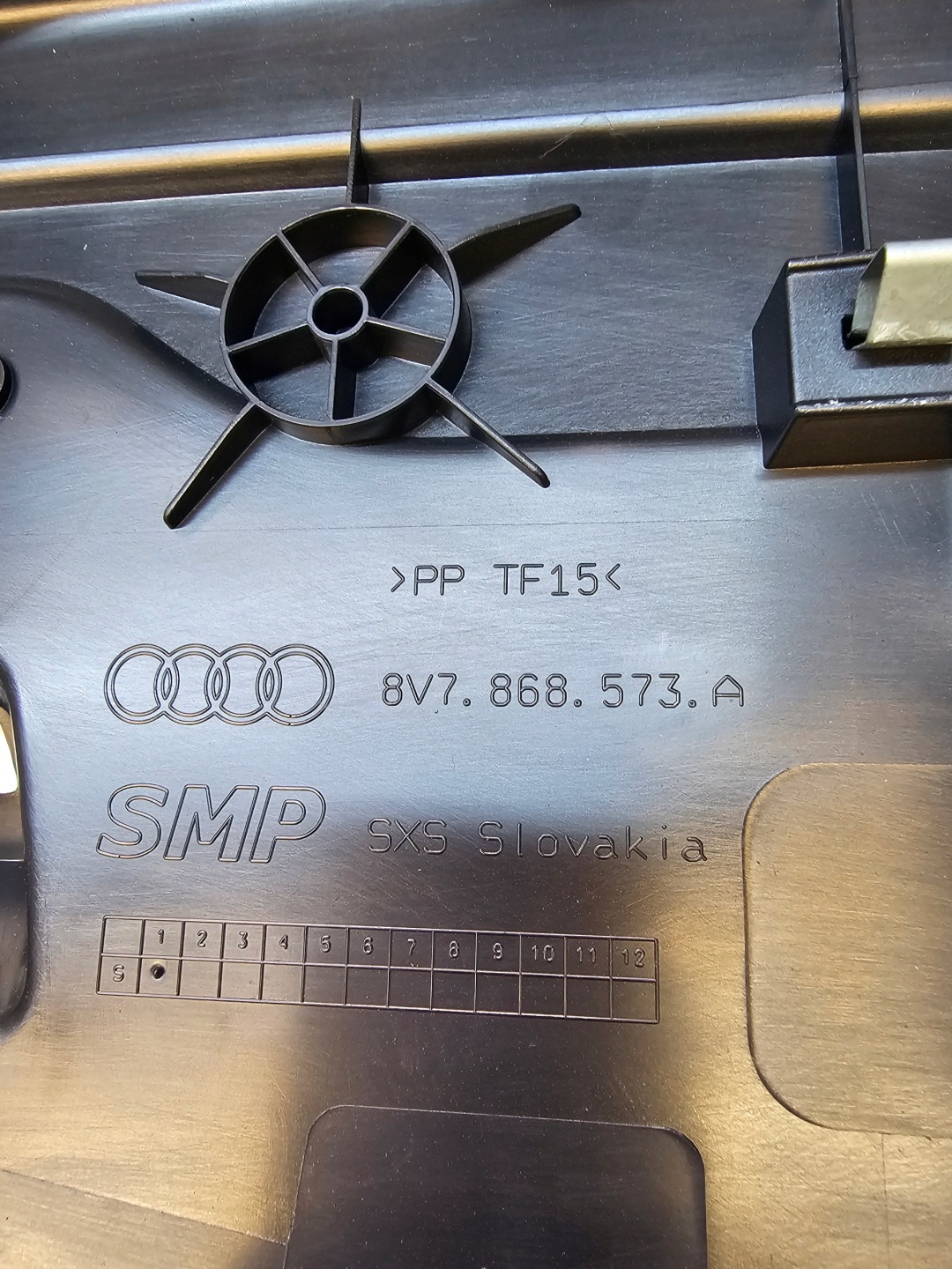 tapacír TYLNIEJ stěny AUDI A3 8V CABRIO 8V7868573A