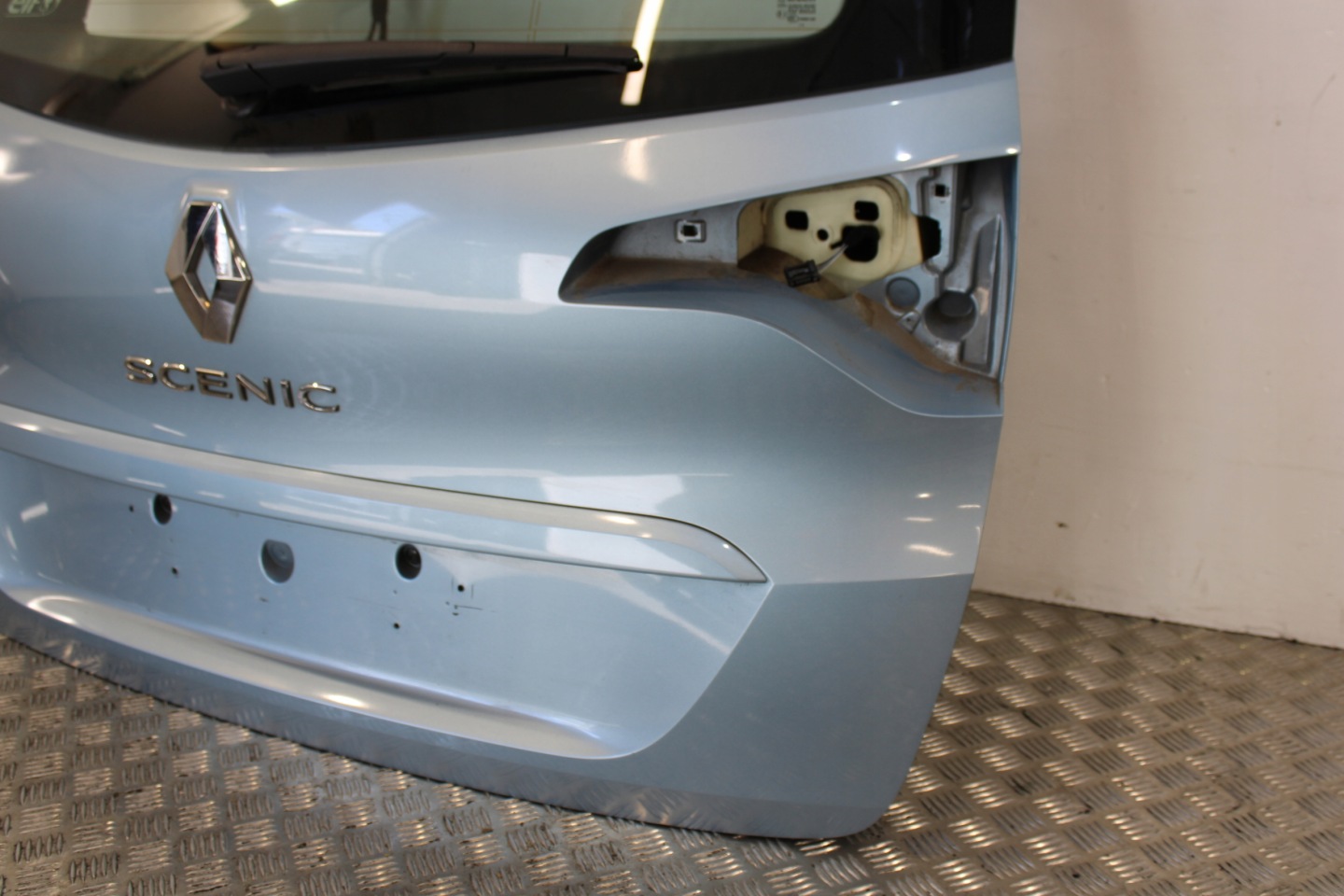 trunk door boot below KAMERE RENAULT SCENIC IV 4