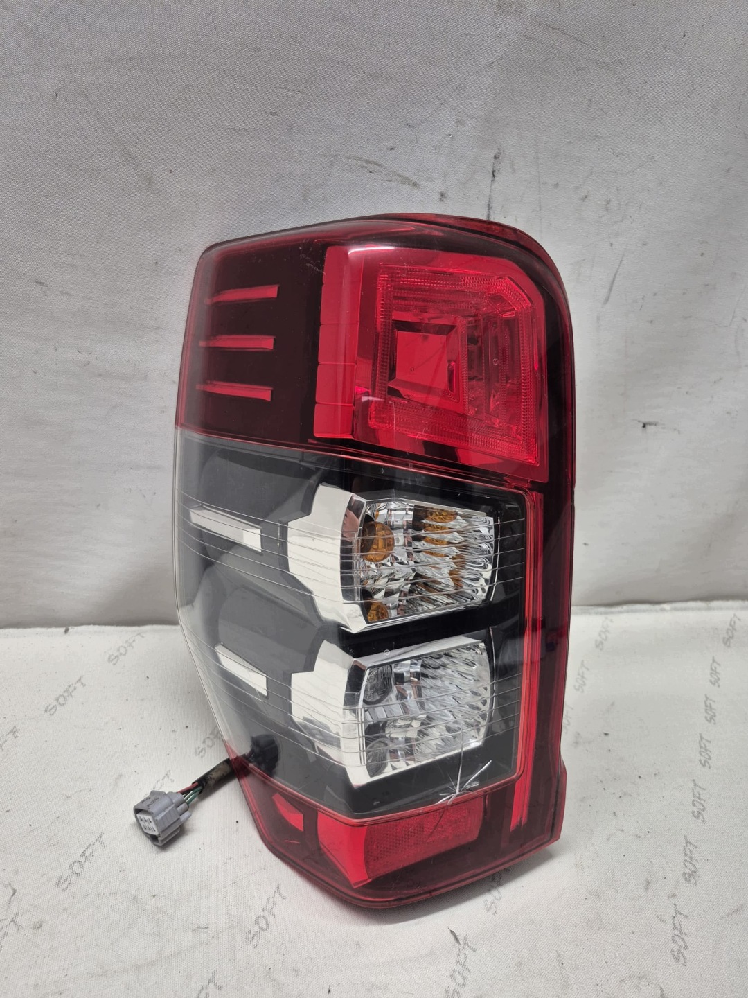 MITSUBISHI L200 V LIFT 19- light left rear part rear 8330B215