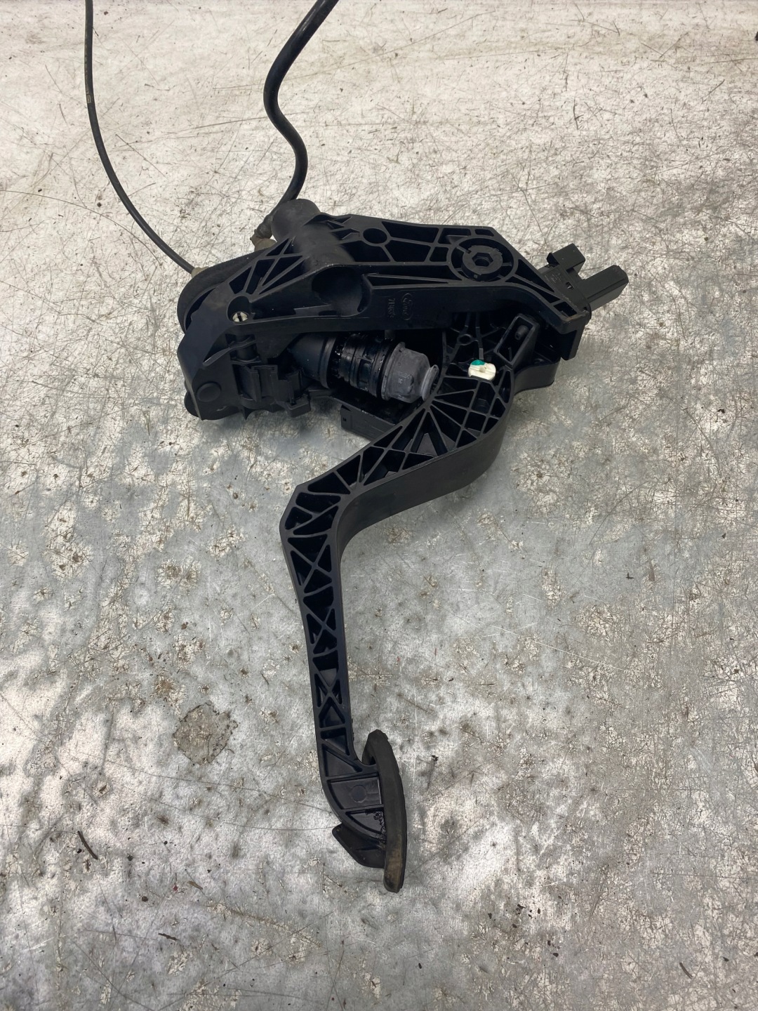 FORD KA + plus 1.2 clutch pedal pump E3B1-7B633-AE
