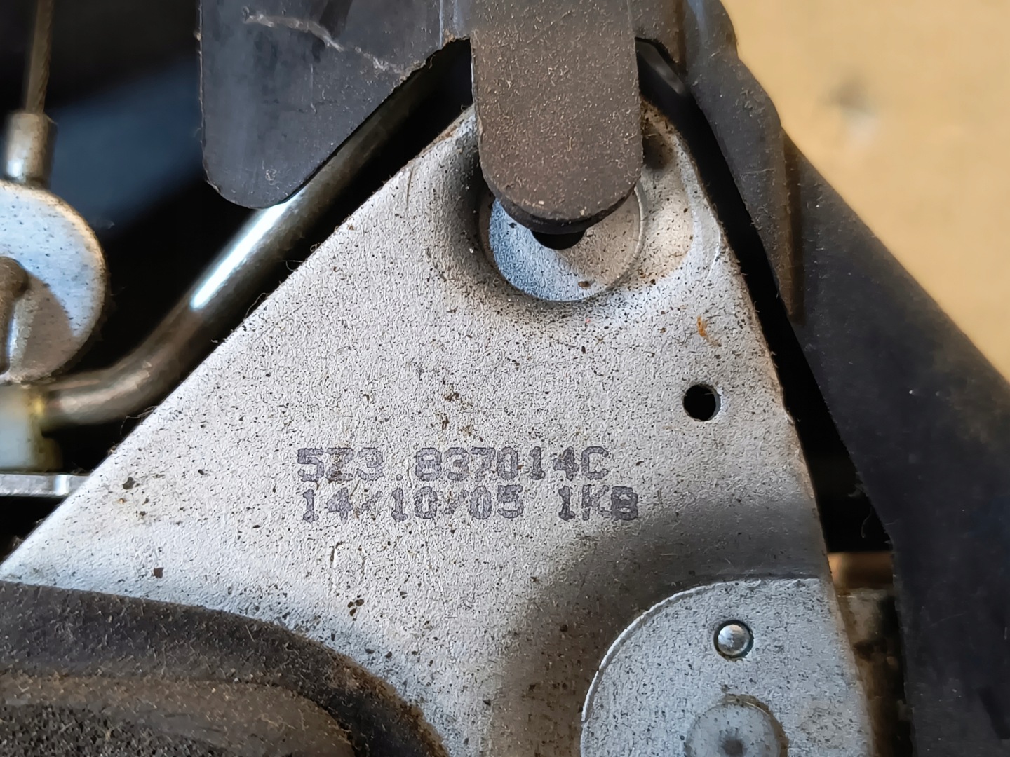 VW FOX lock door right for CENTRALNY 5Z3837014C