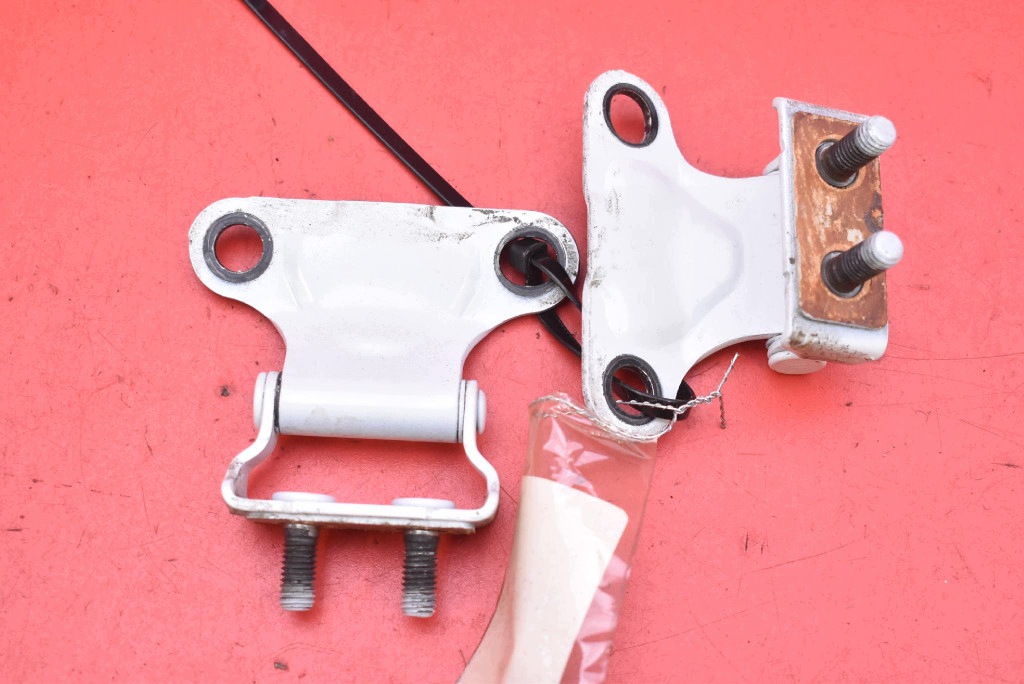 hinge hinges bonnet rear part boot TOYOTA YARIS 4 IV GR 20