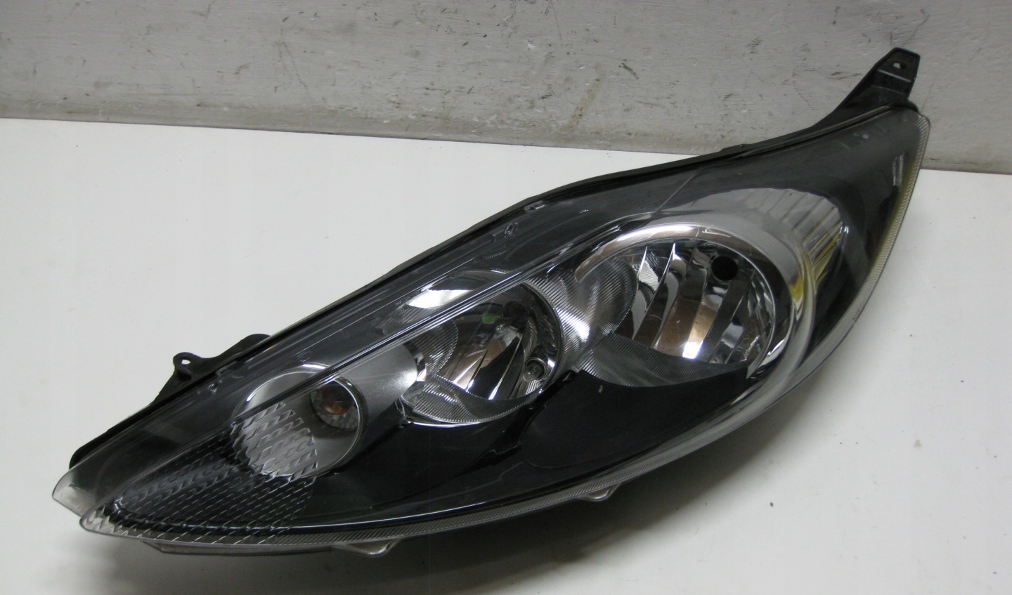 FORD FIESTA MK7 1.25 09R light left front 8A61-13W030-AH EU