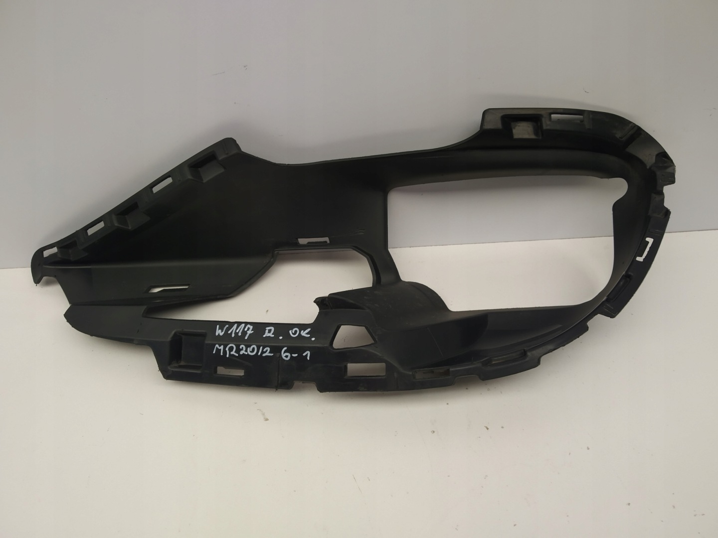 W117 Mercedes CLA AMG support pillar right grid bumper front spoiler