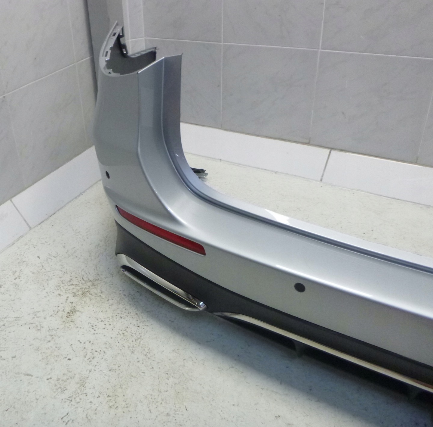 MERCEDES E-KLASA W214 AMG bumper rear part rear 6XPDC